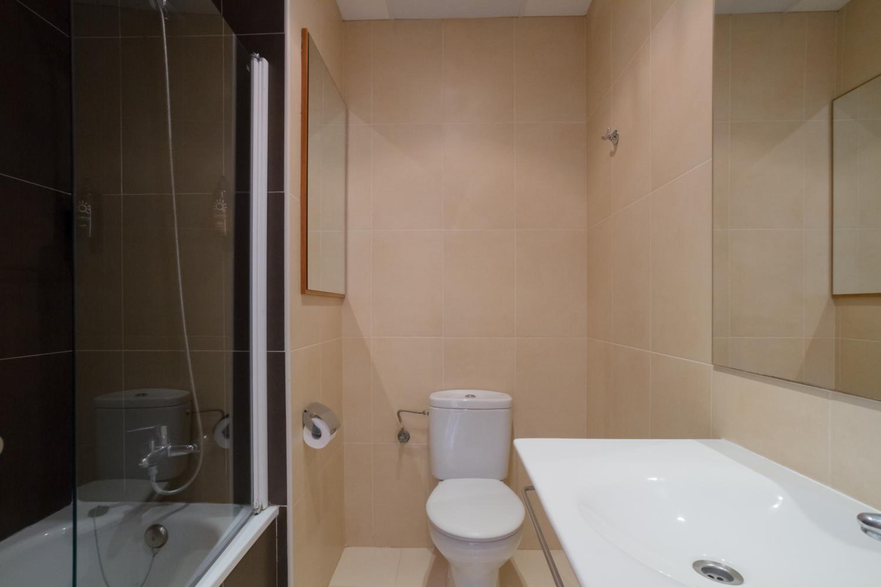 Double or Twin Room - Photo 4
