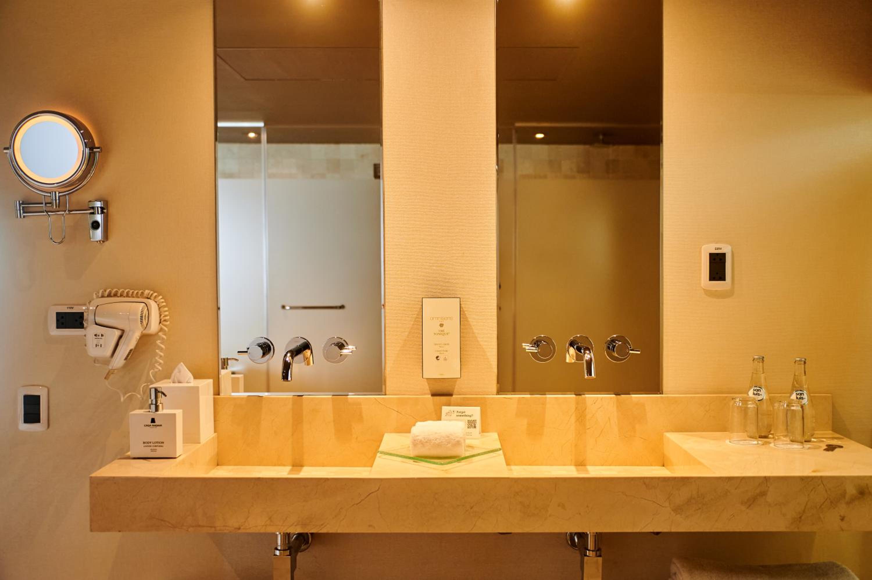 Suite - Photo 3