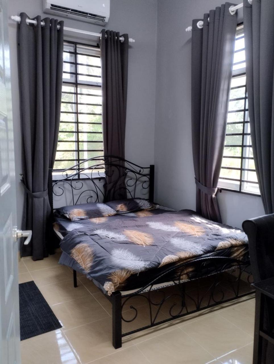 Three-Bedroom House photo 2