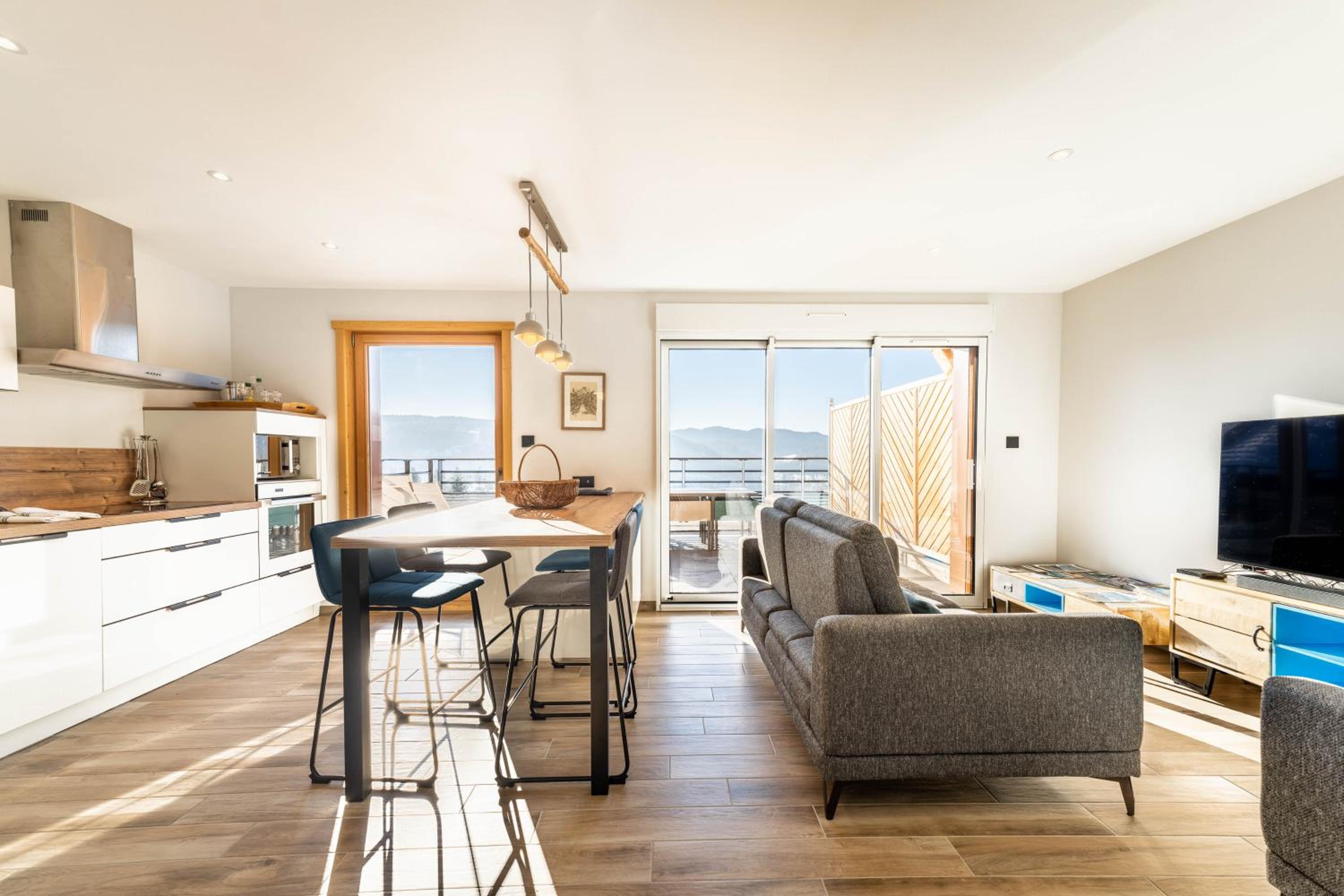 Apartment with Lake View