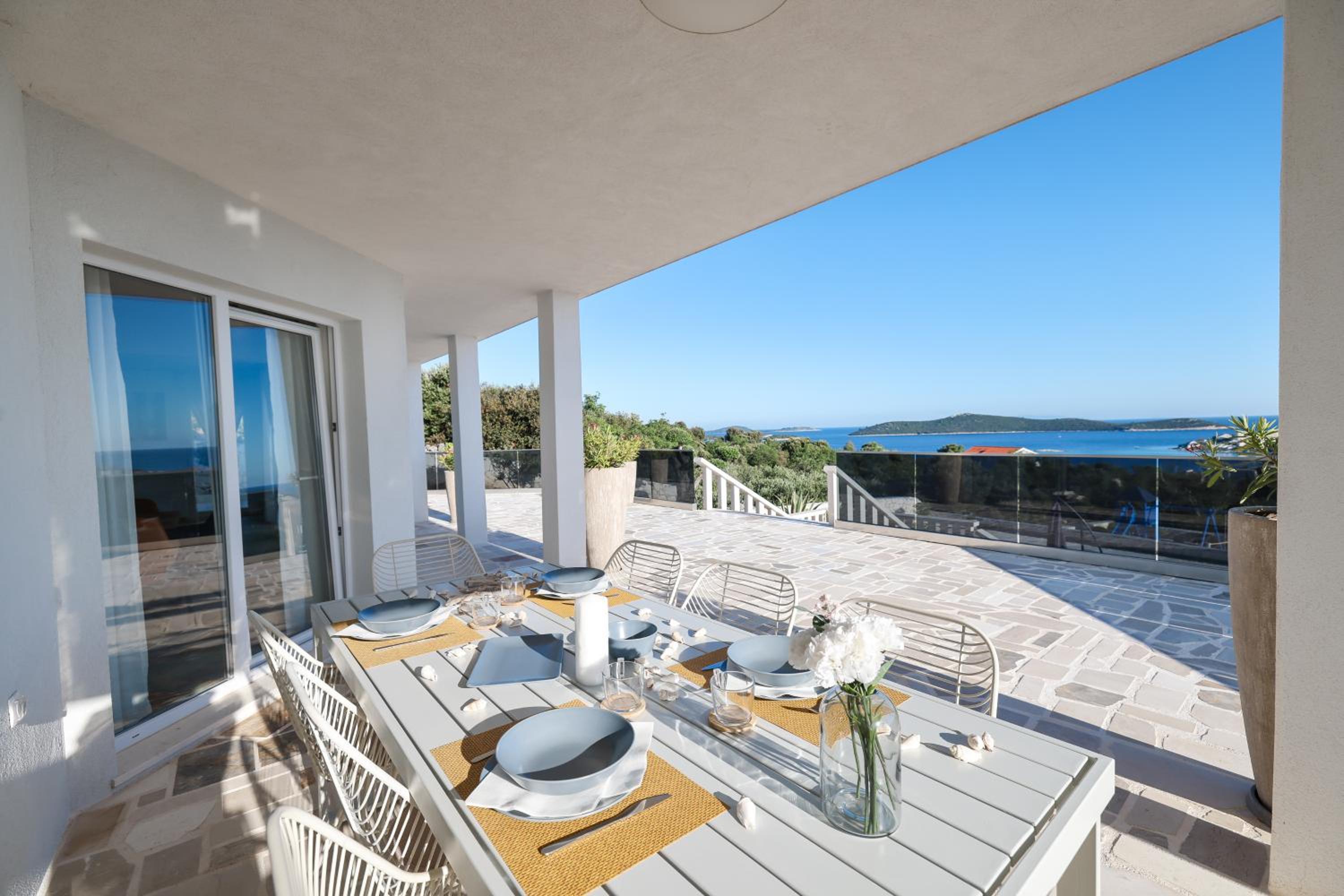 Three-Bedroom Villa photo 2