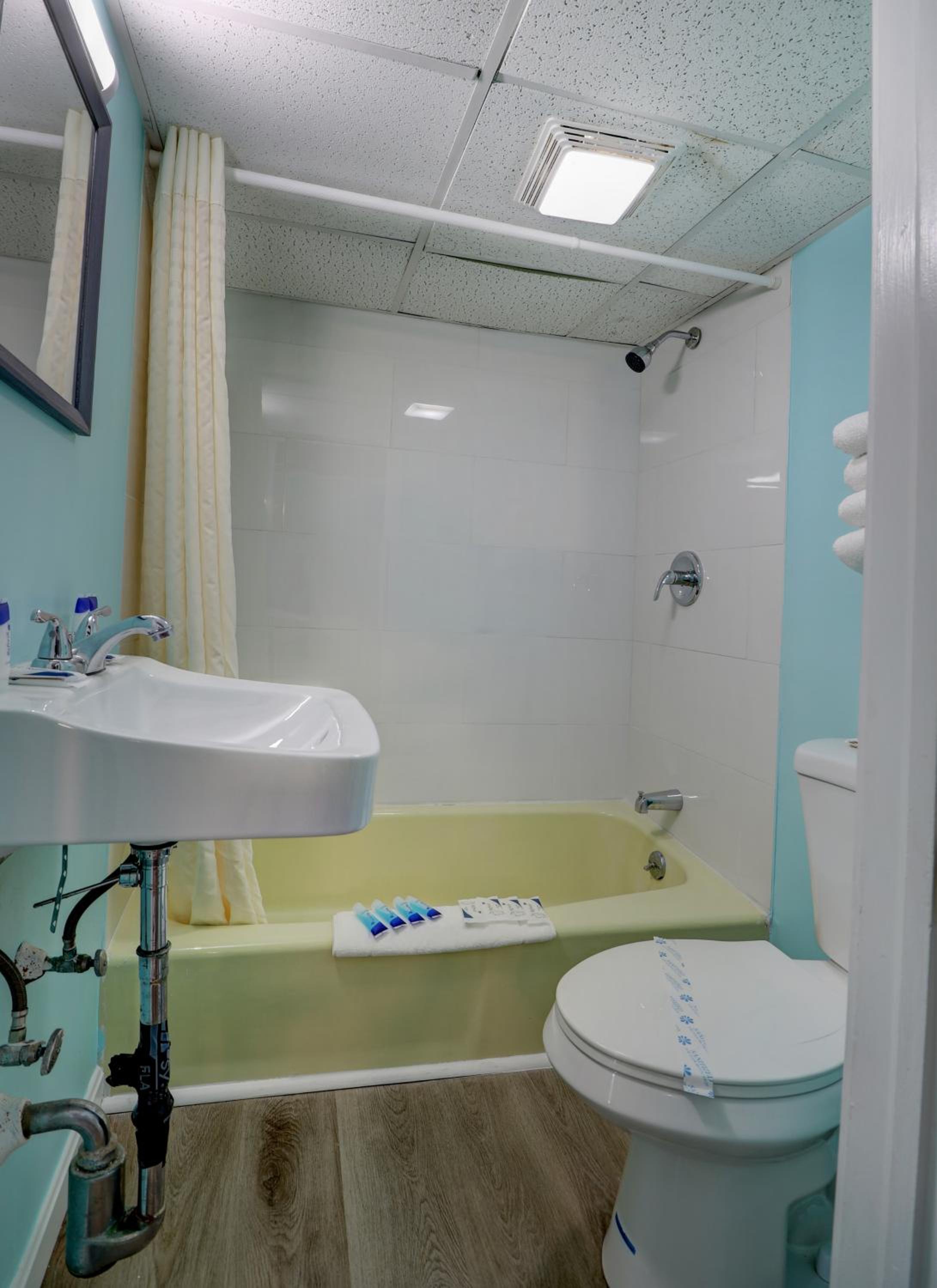 Two Bedroom Suite with Kitchenette - Photo 7