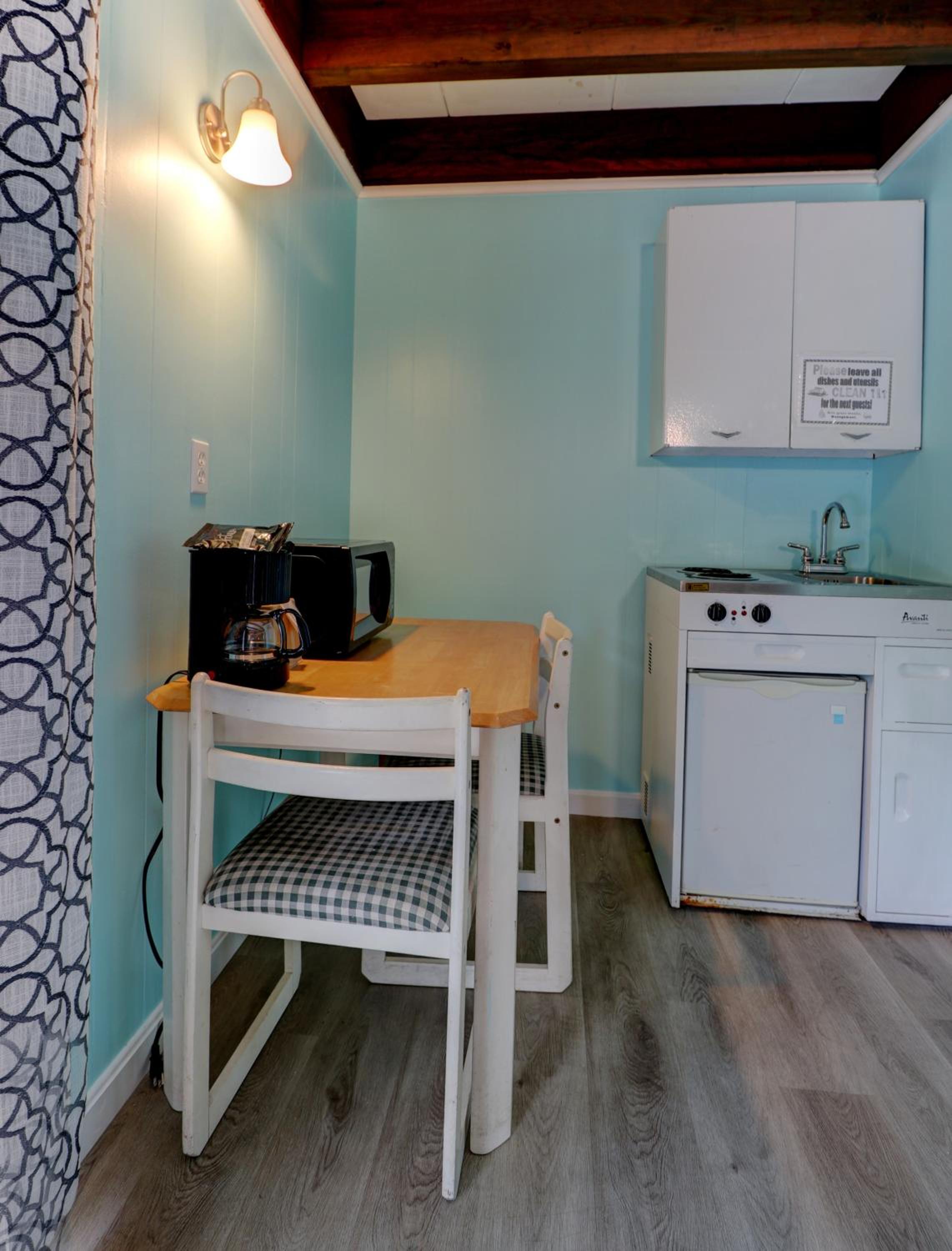 Two Bedroom Suite with Kitchenette - Photo 4