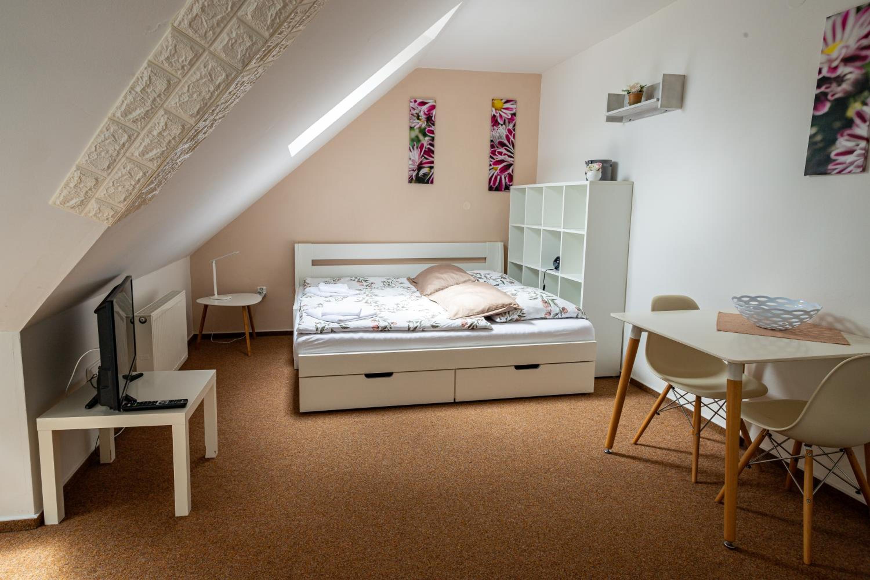 Triple Room with Private Bathroom photo 2