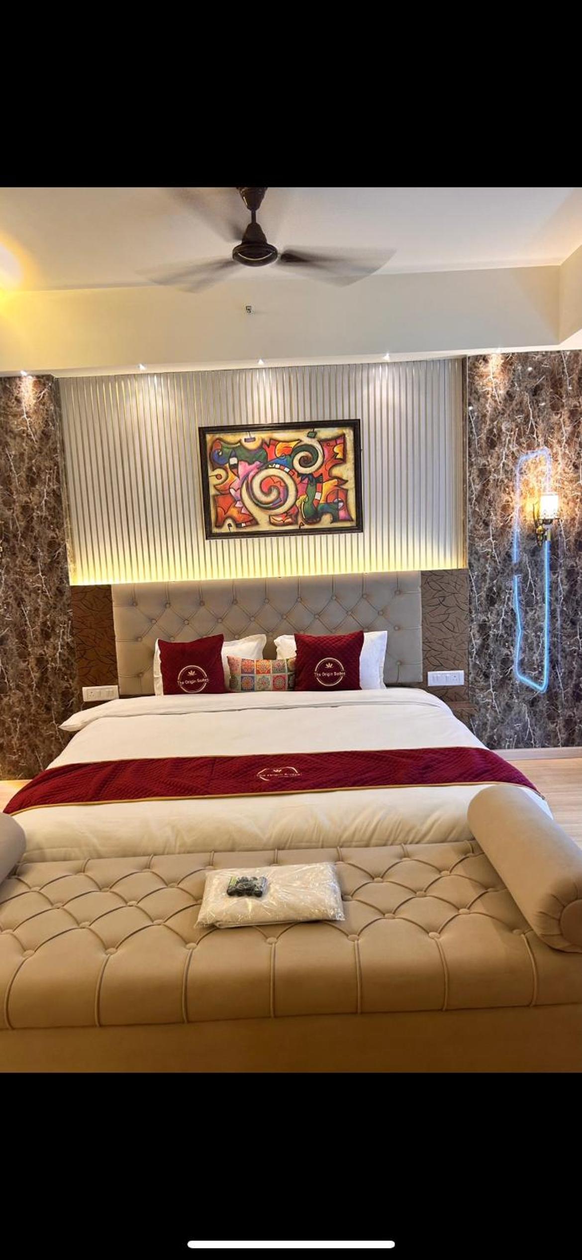 Deluxe King Suite - Photo 10