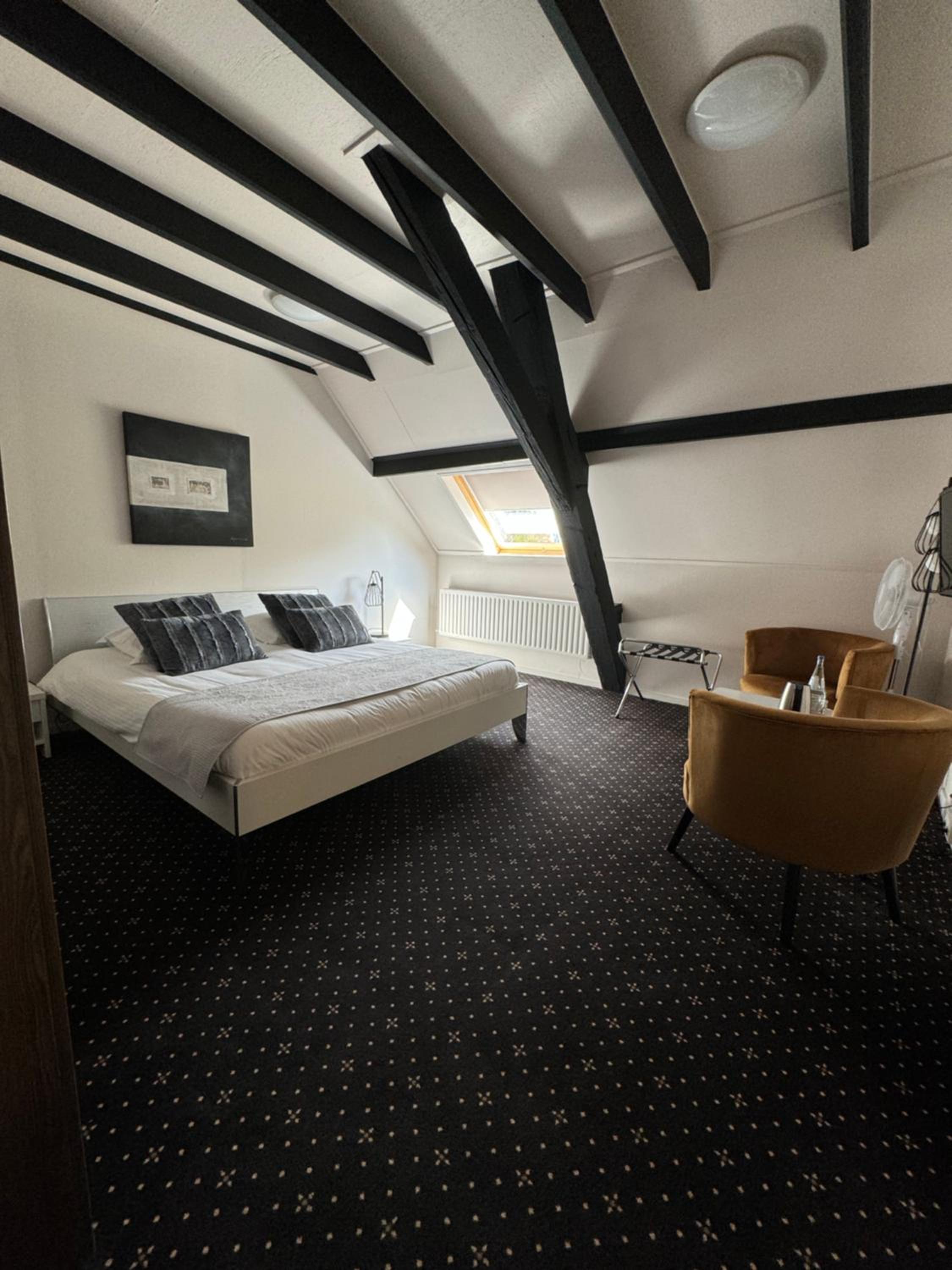 Deluxe Double Room with Bath photo 1