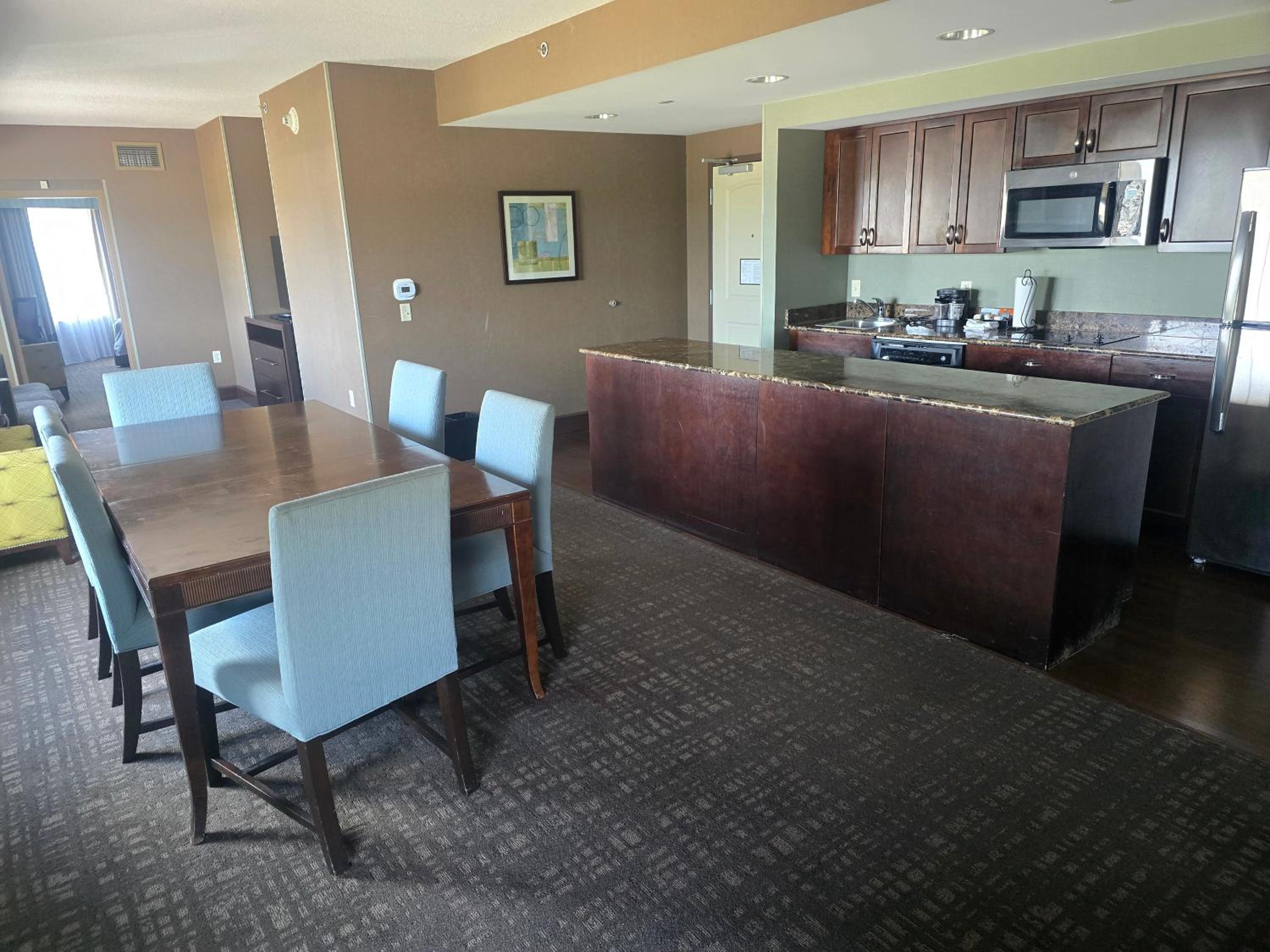 One-Bedroom Executive King Suite - Photo 3