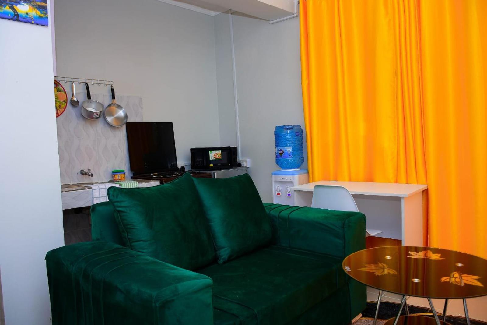 One-Bedroom Apartment photo 1
