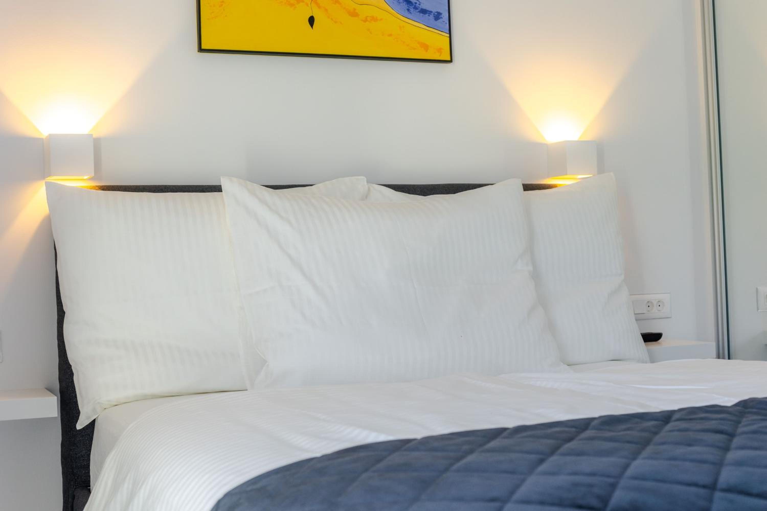 Three-Bedroom Apartment with Sea View photo 1