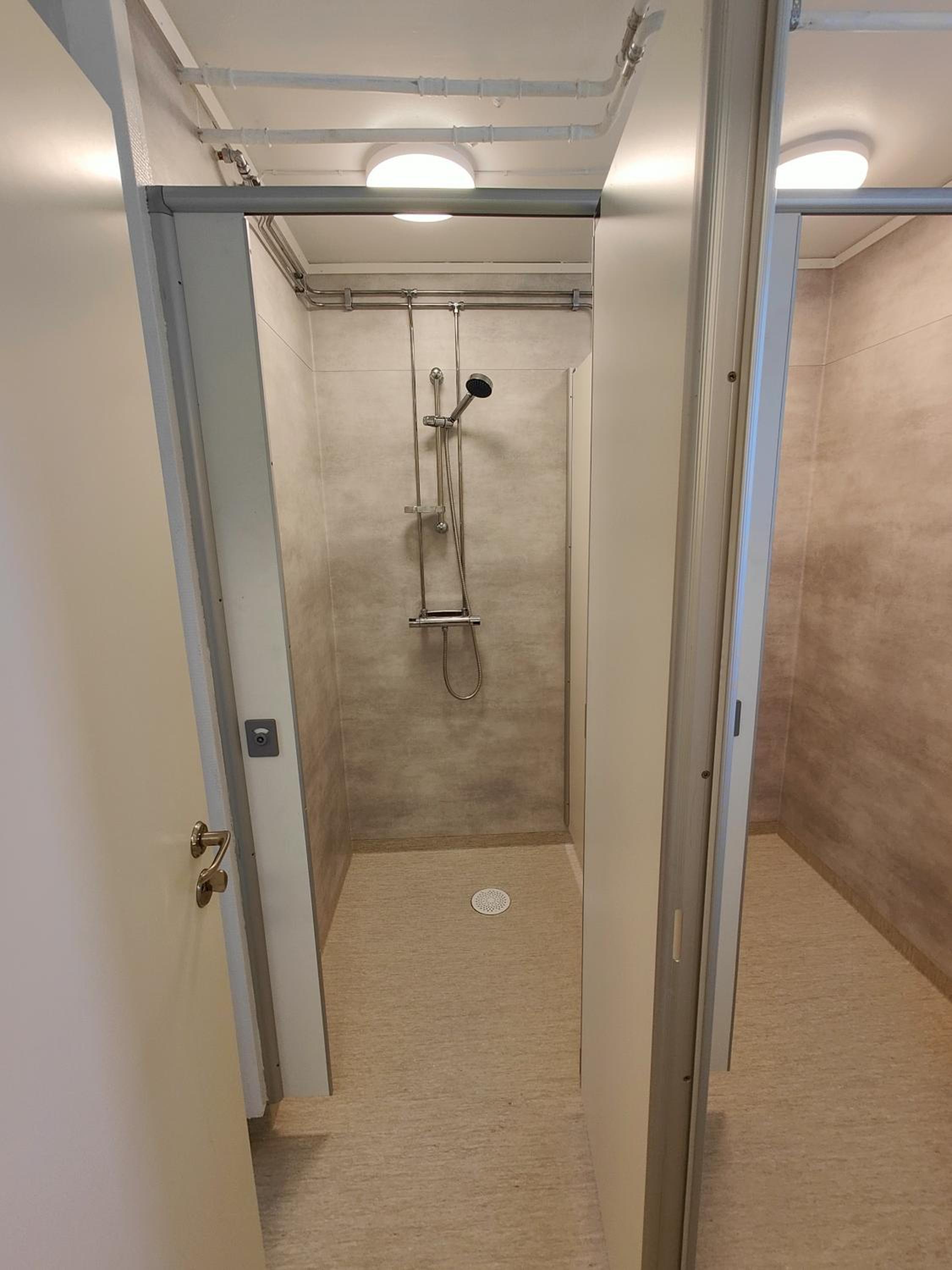 Double Room with Shared Bathroom photo 2