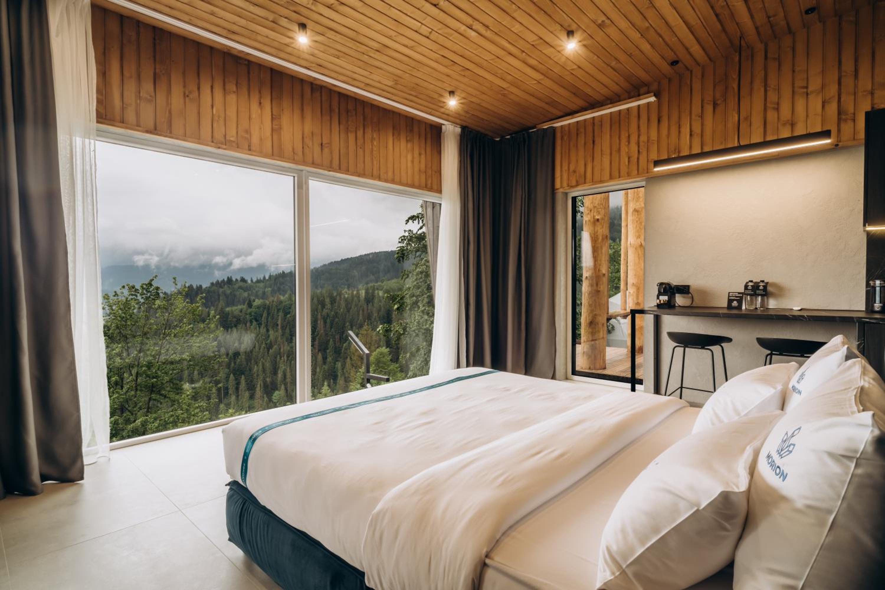 Cottage with Mountain View