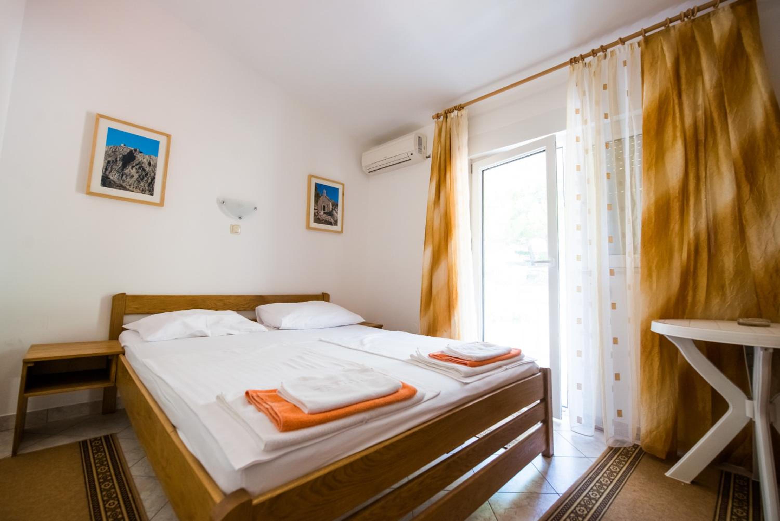 Small Double Room photo 1