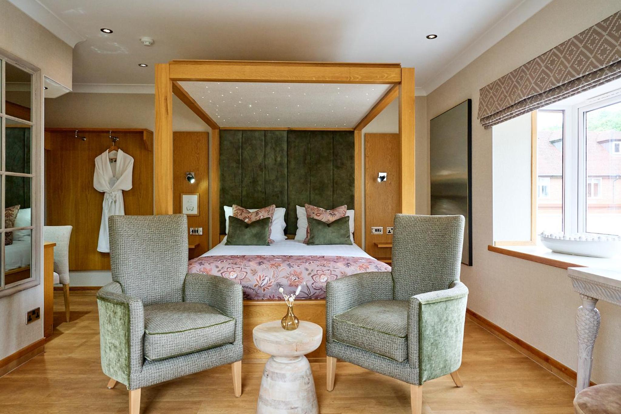 Double Room with Four Poster Bed - Photo 4