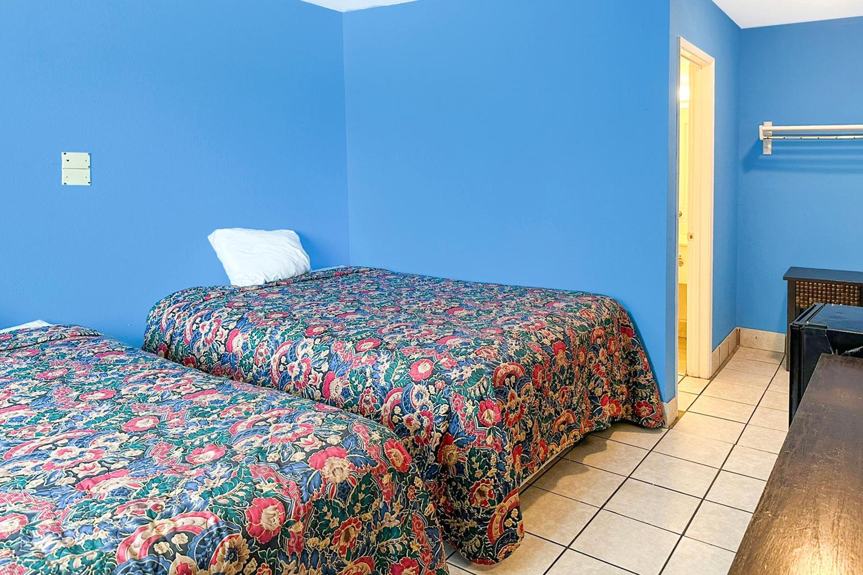 2 Queen Bed Smoking - Photo 3