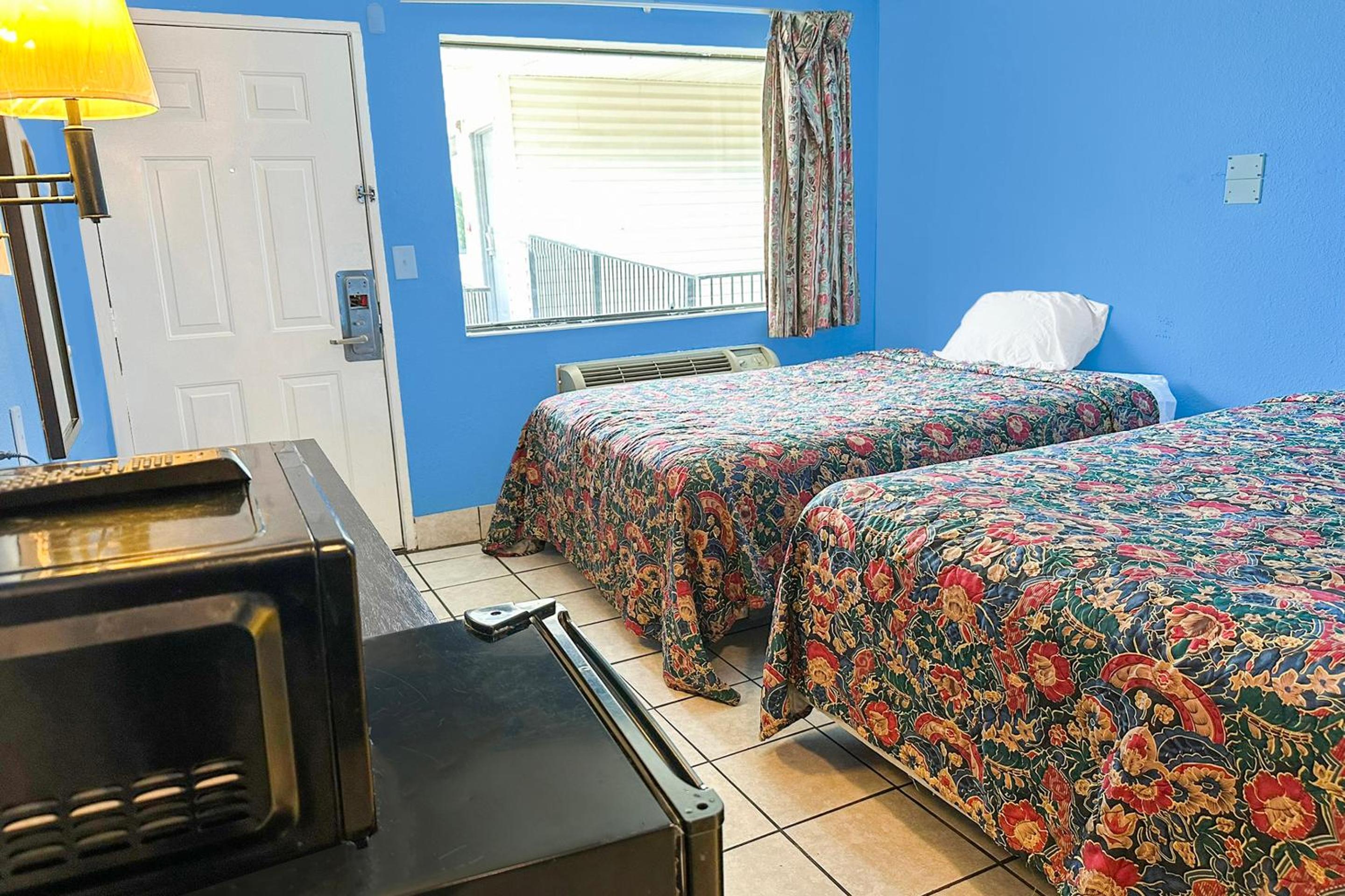 2 Queen Bed Smoking - Photo 2