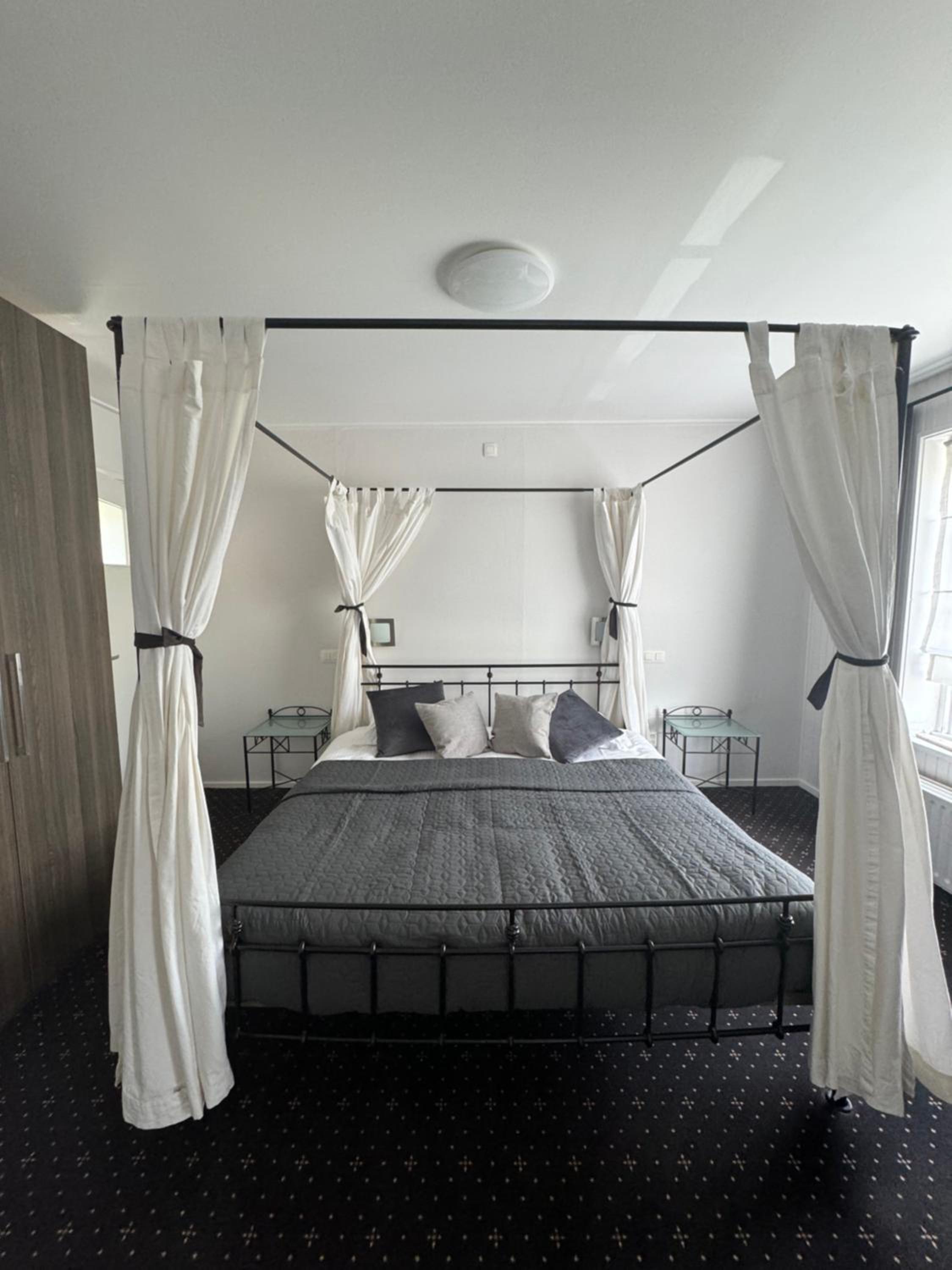 Large Double Room photo 2