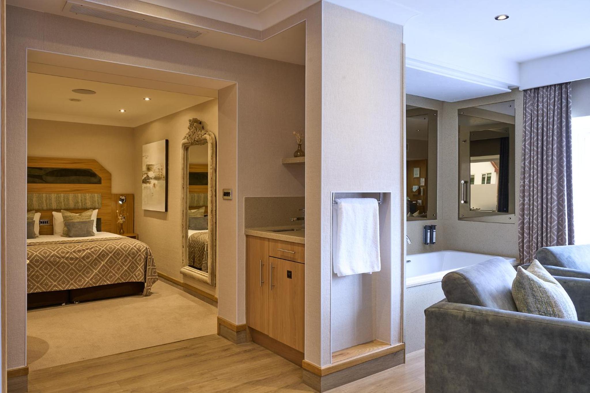 Executive Suite - Photo 3