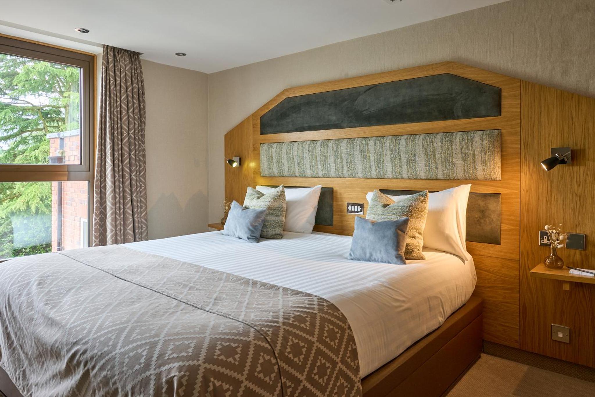Executive Suite - Photo 2