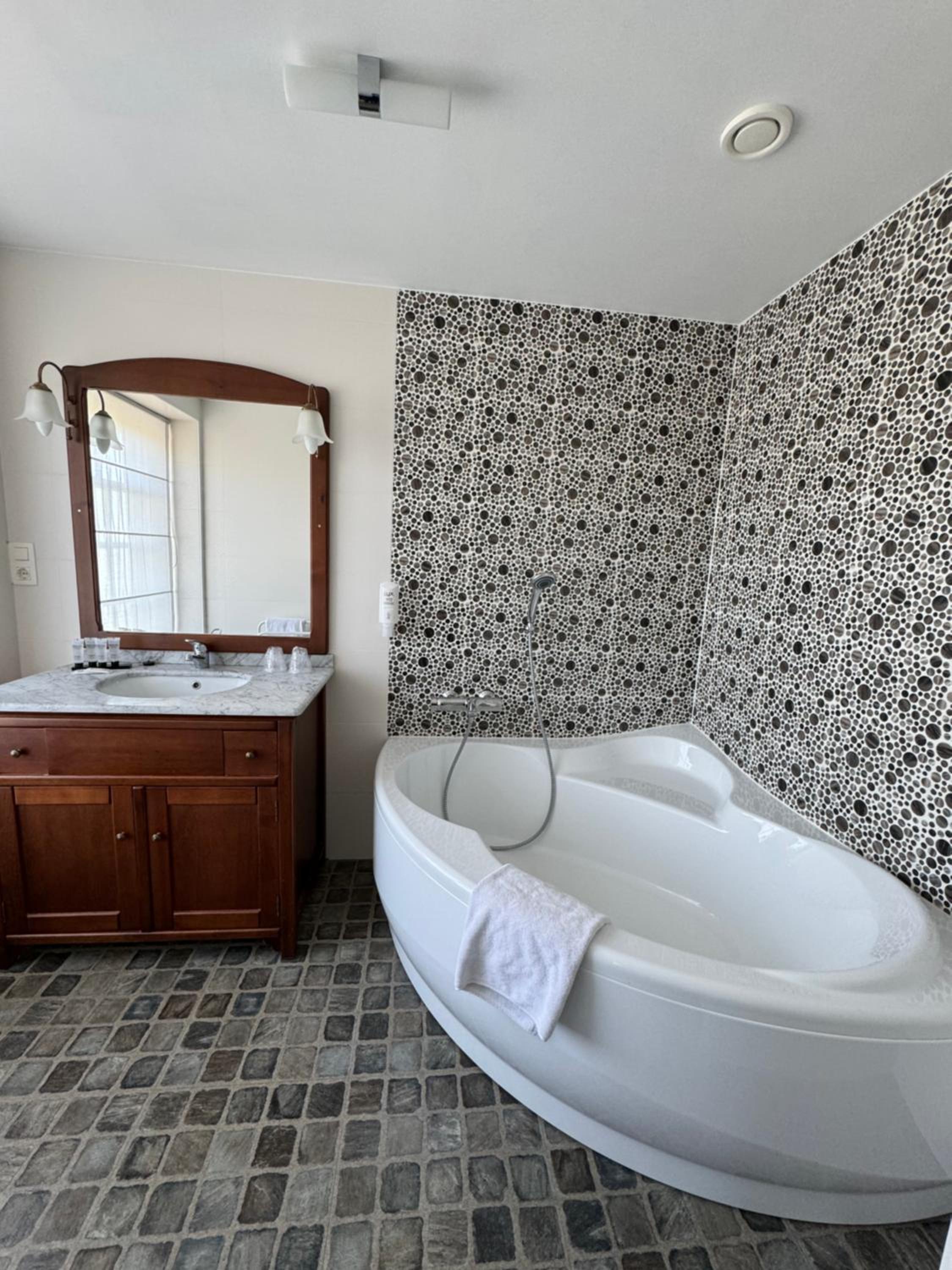 Large Double Room photo 3