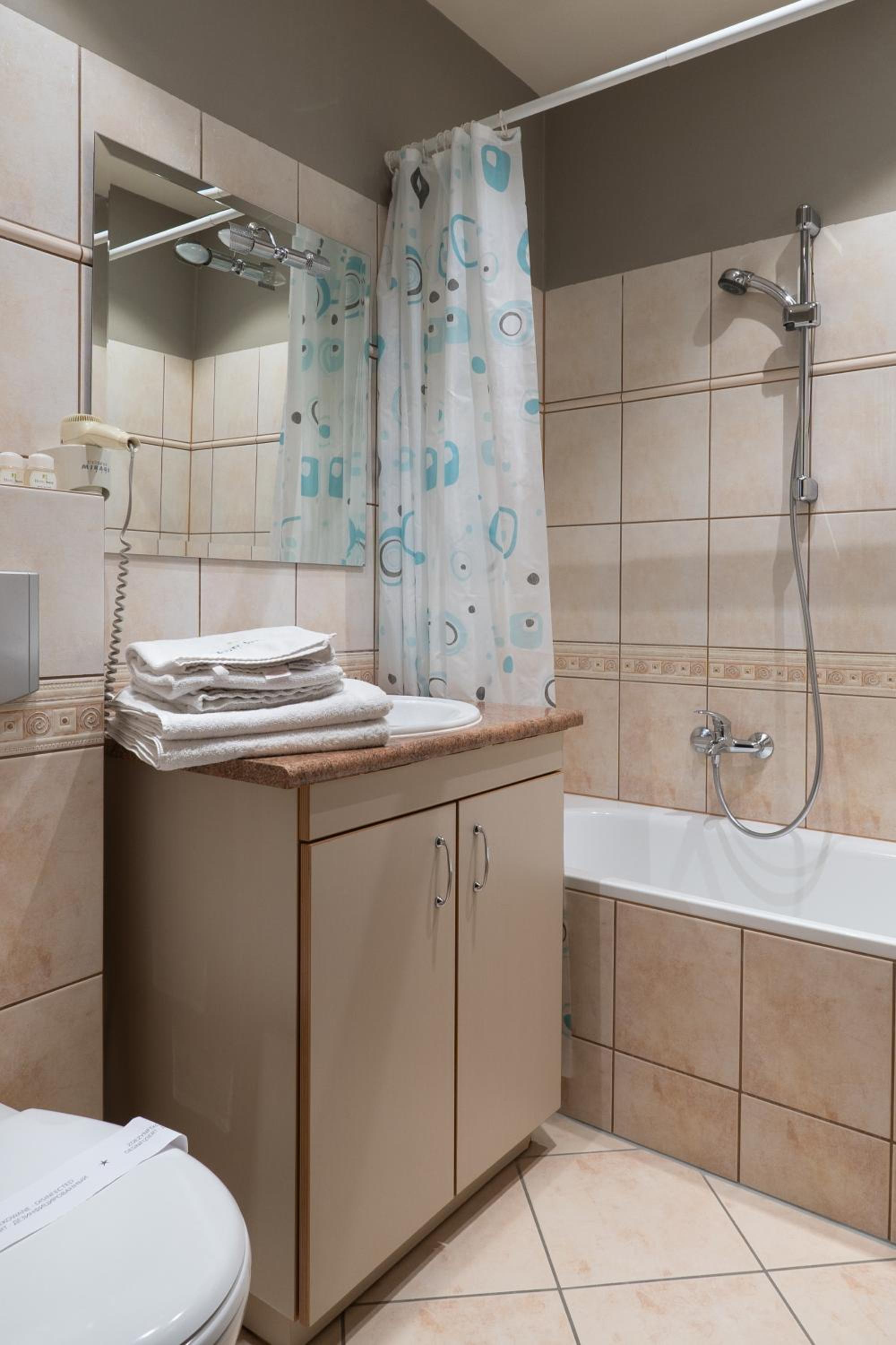 Double Room - Photo 7