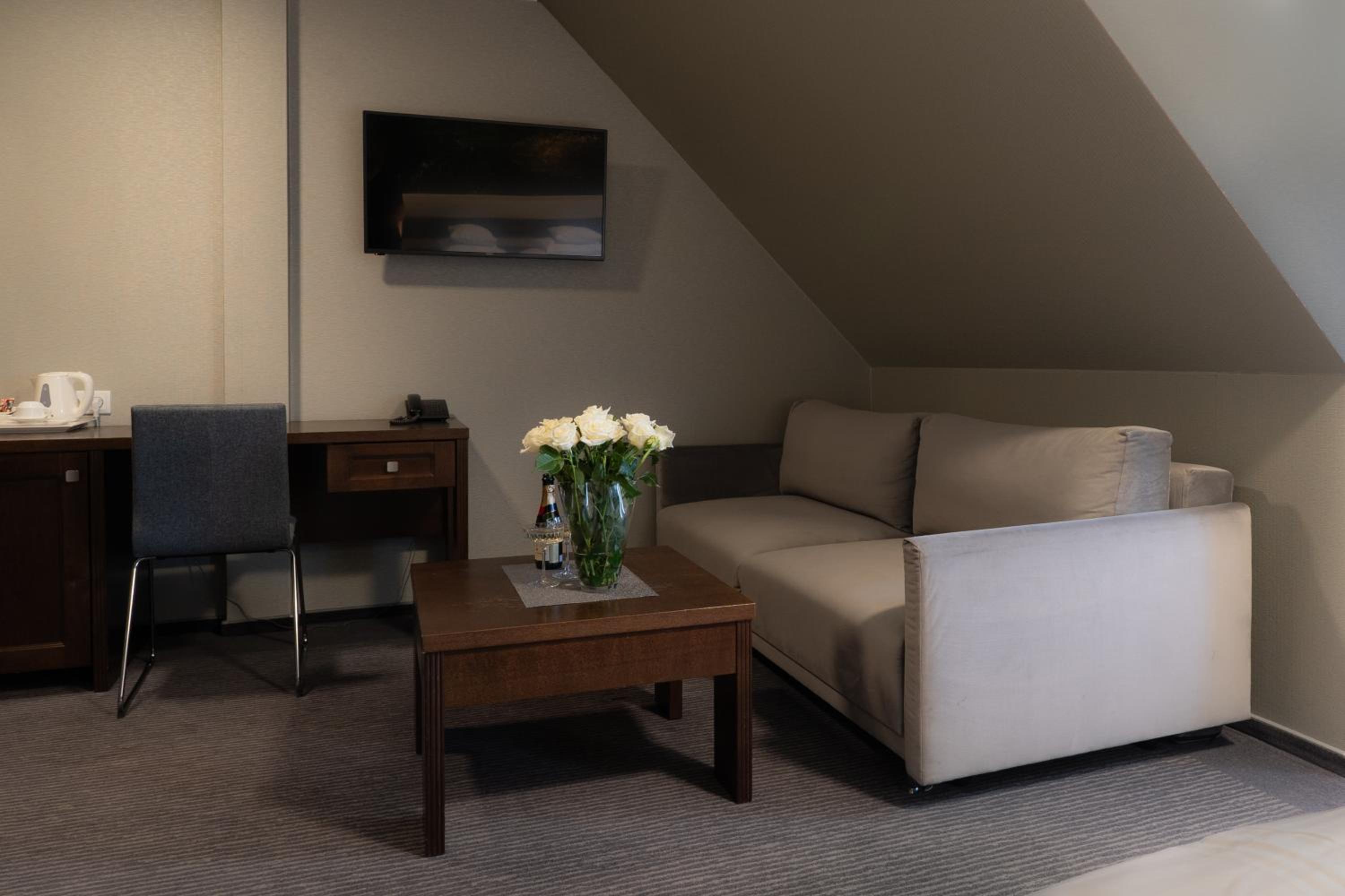 Deluxe Room - Photo 8