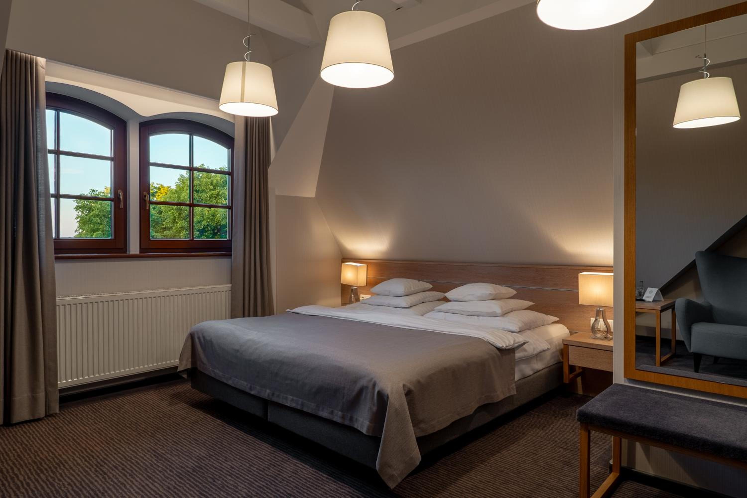 Deluxe Room - Photo 13
