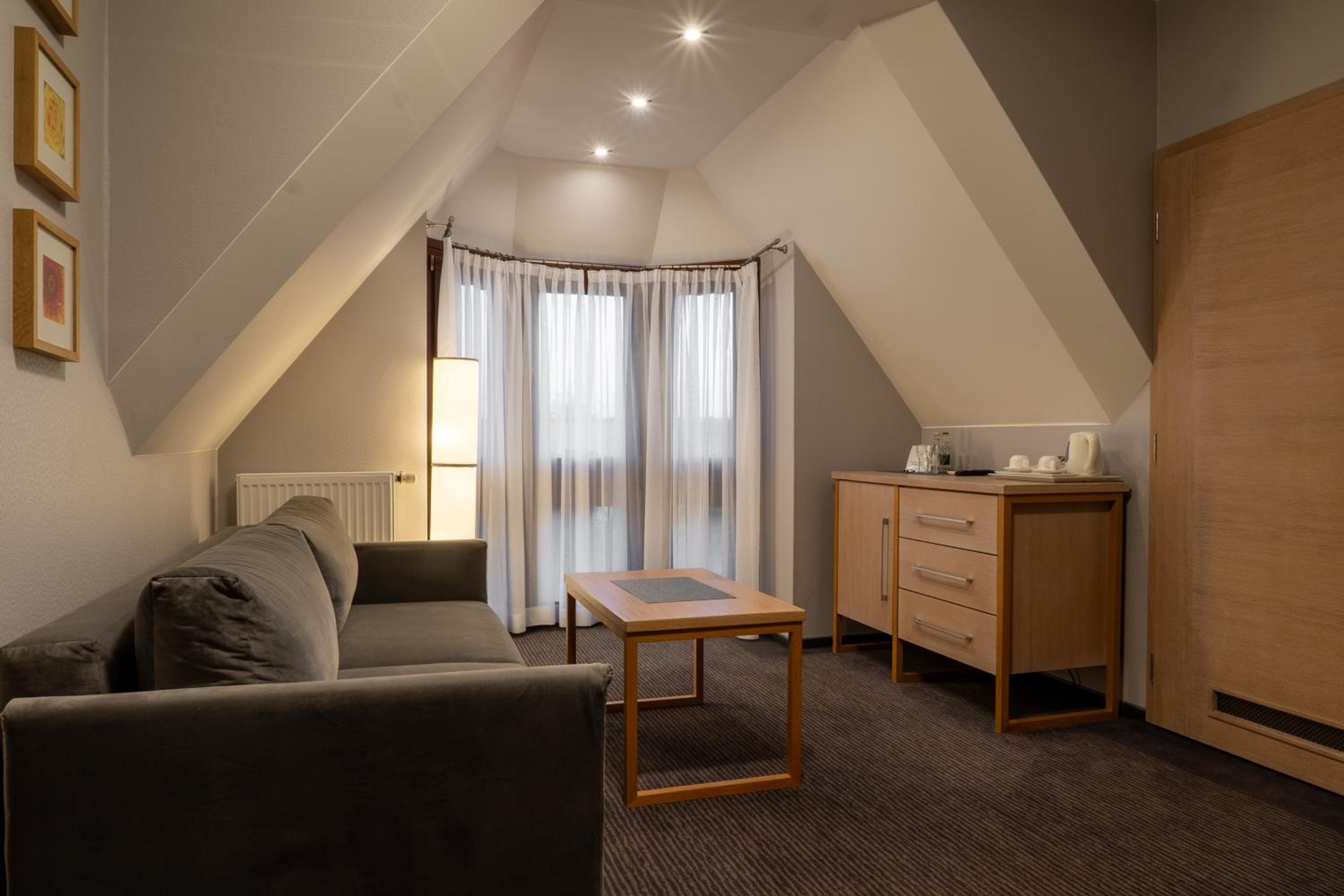 One-Bedroom Apartment - Photo 7