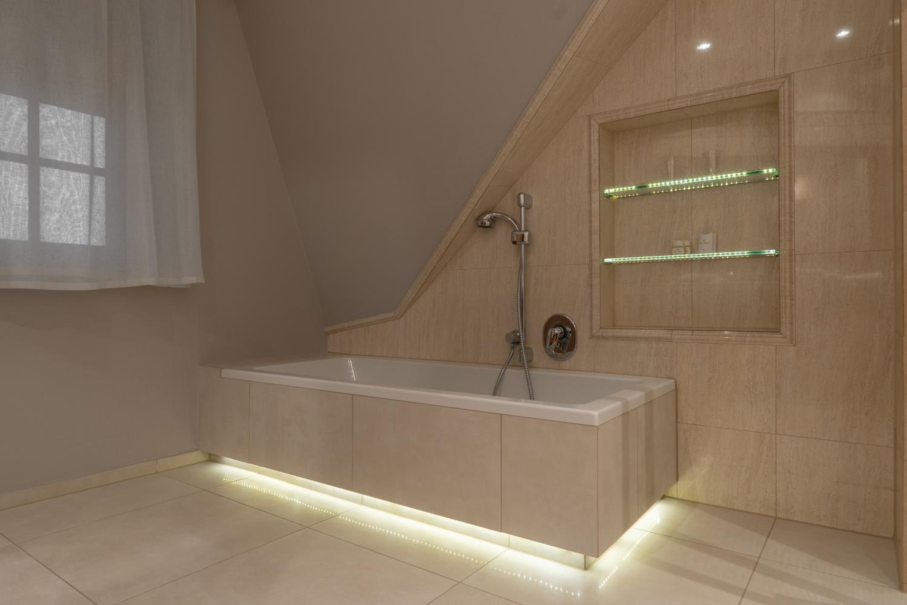 One-Bedroom Apartment - Photo 4