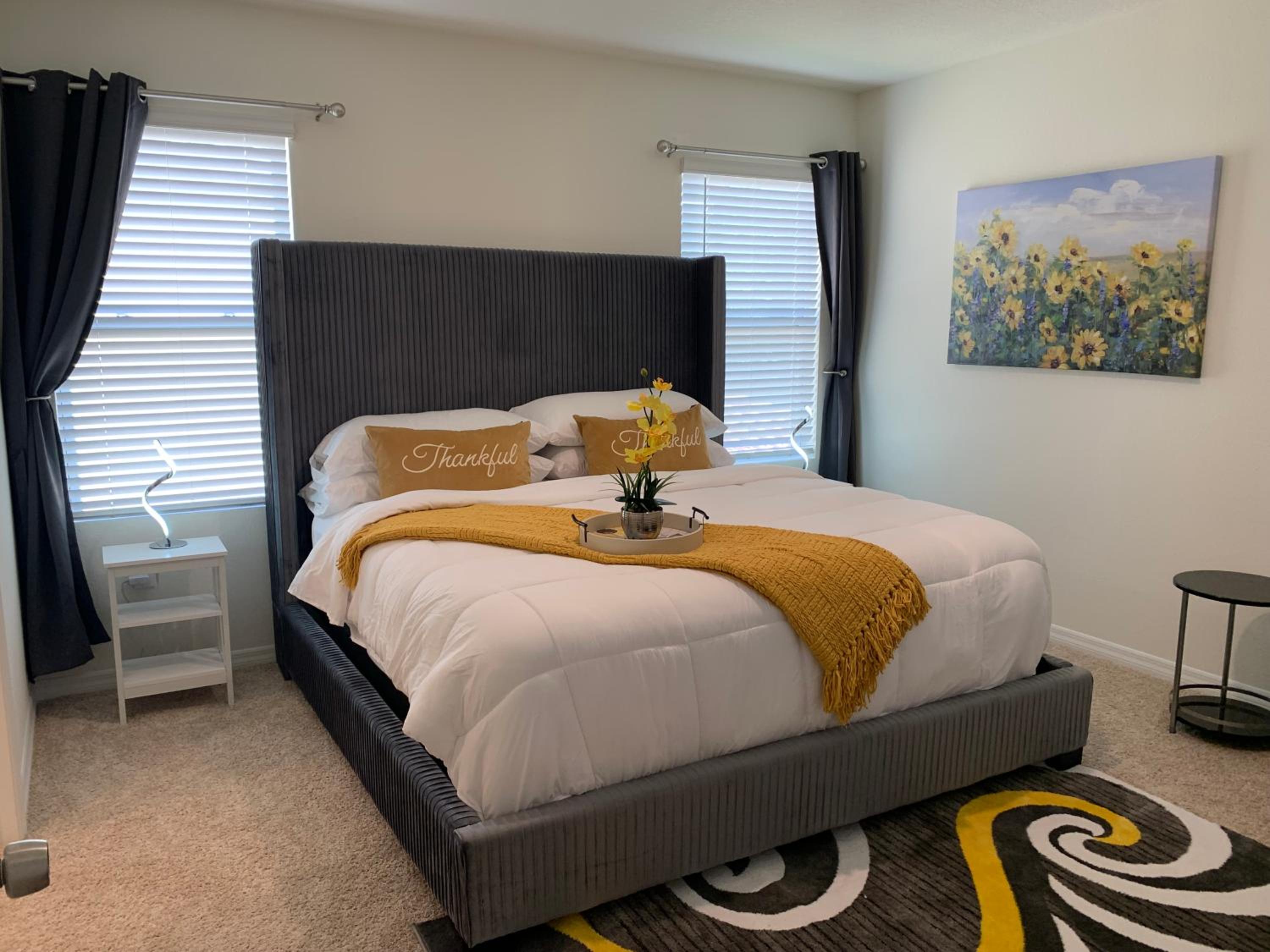 Deluxe King Suite photo 1