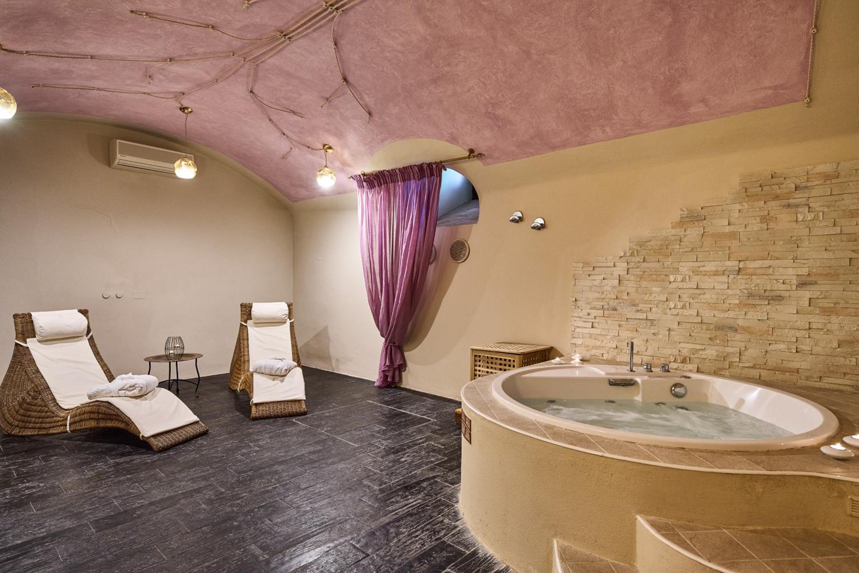 Deluxe Suite - Photo 10