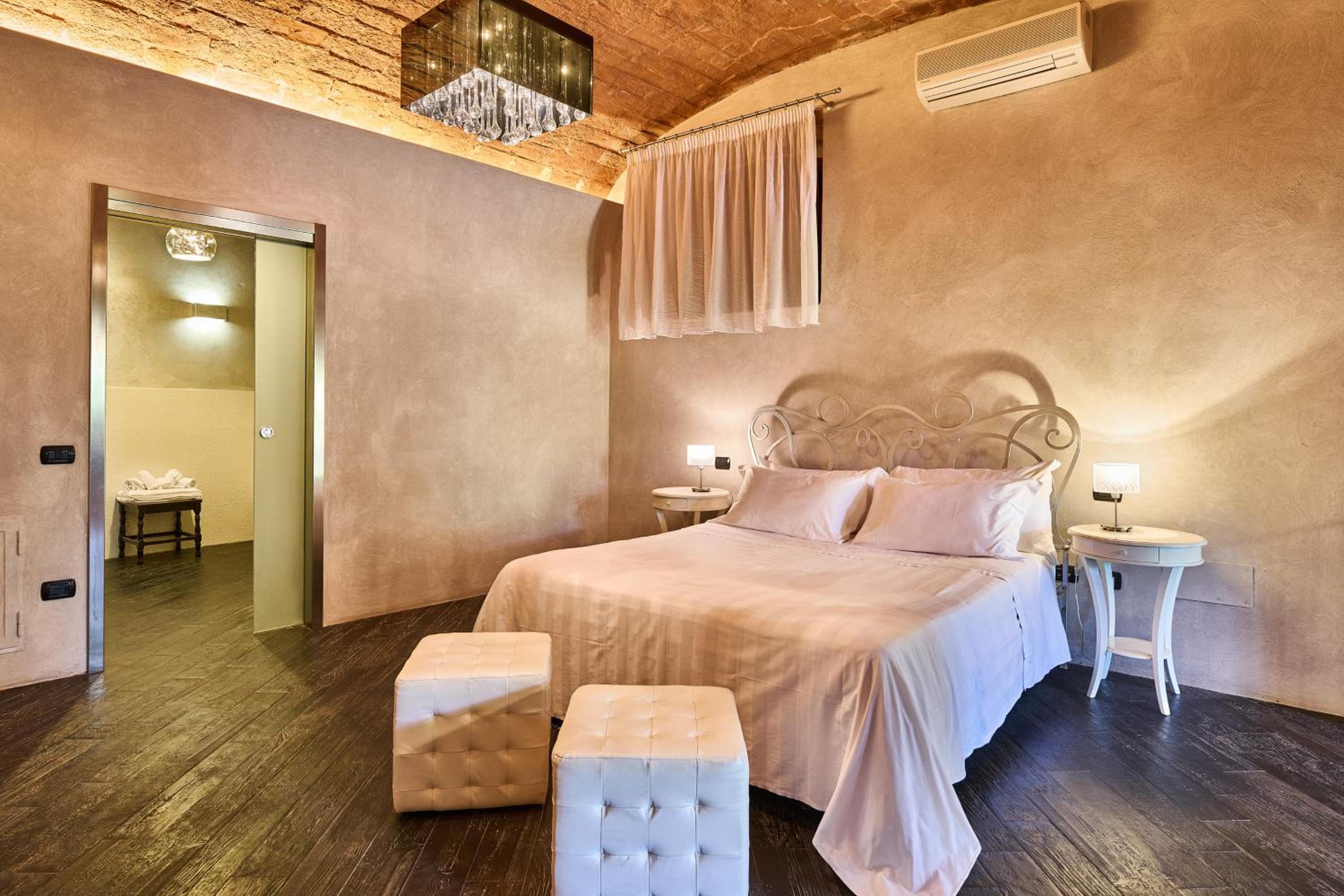 Deluxe Suite - Photo 5