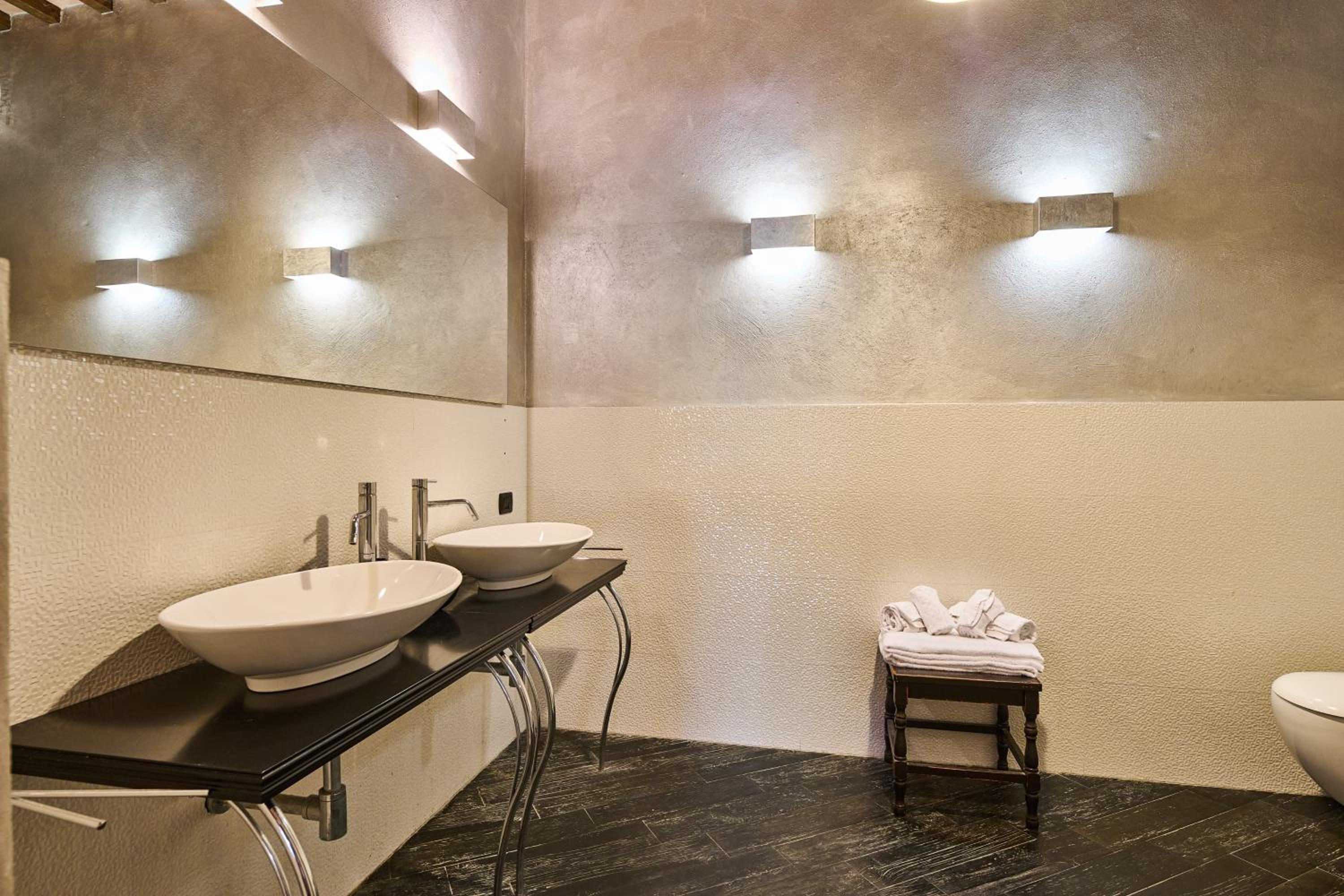 Deluxe Suite - Photo 2