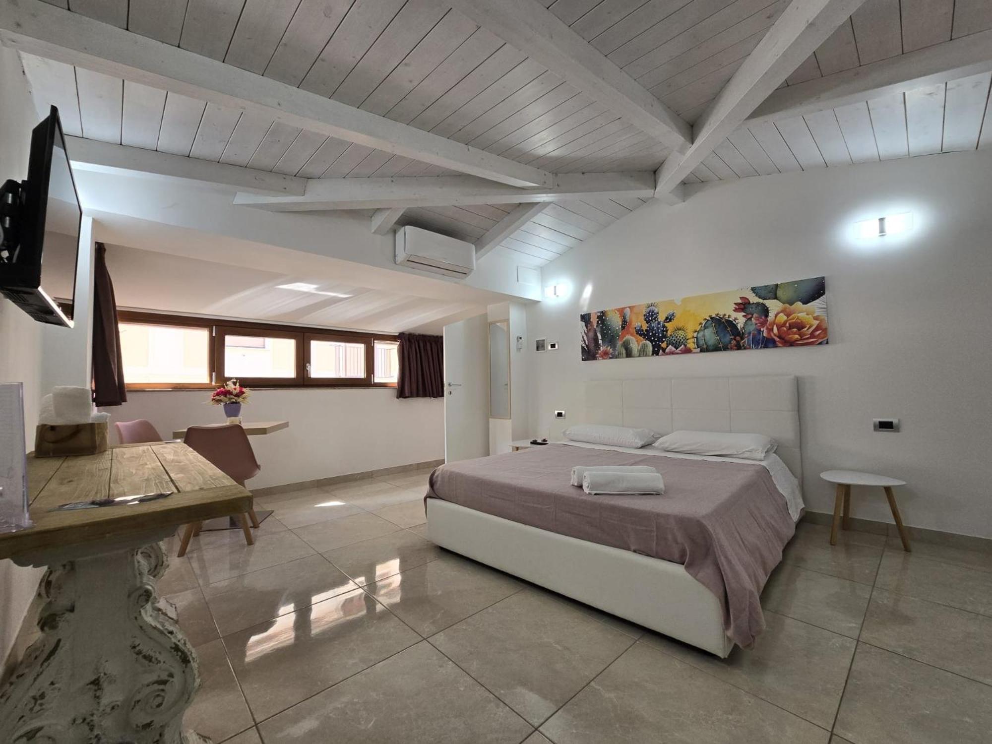 Large Double Room photo 1