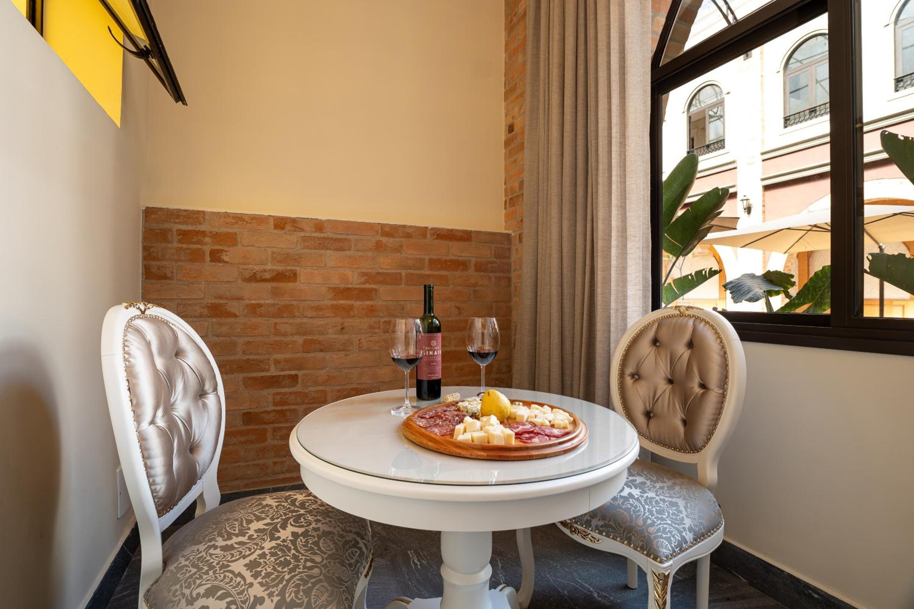 King Suite with Spa Bath
