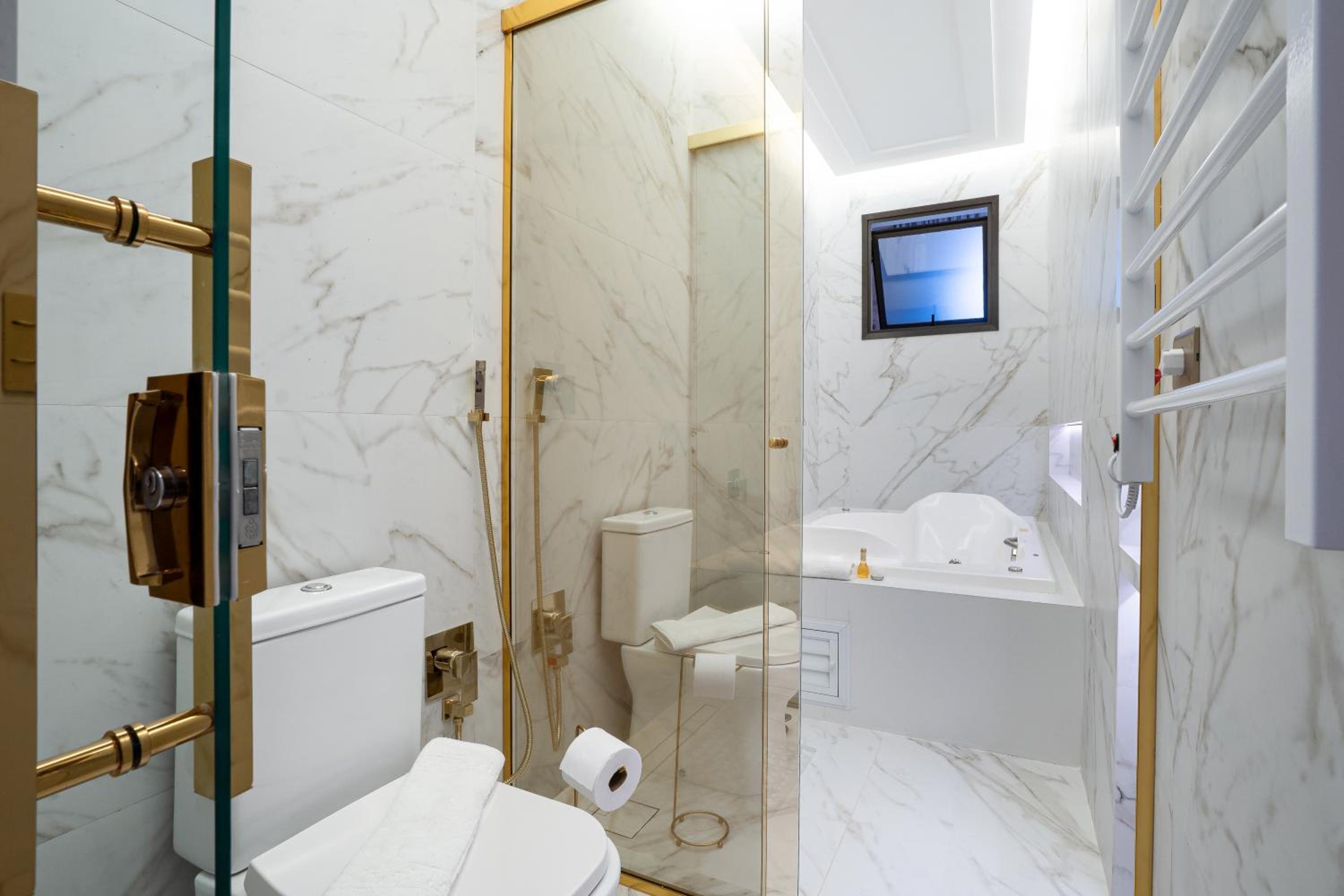 King Suite with Spa Bath thumbnail 6