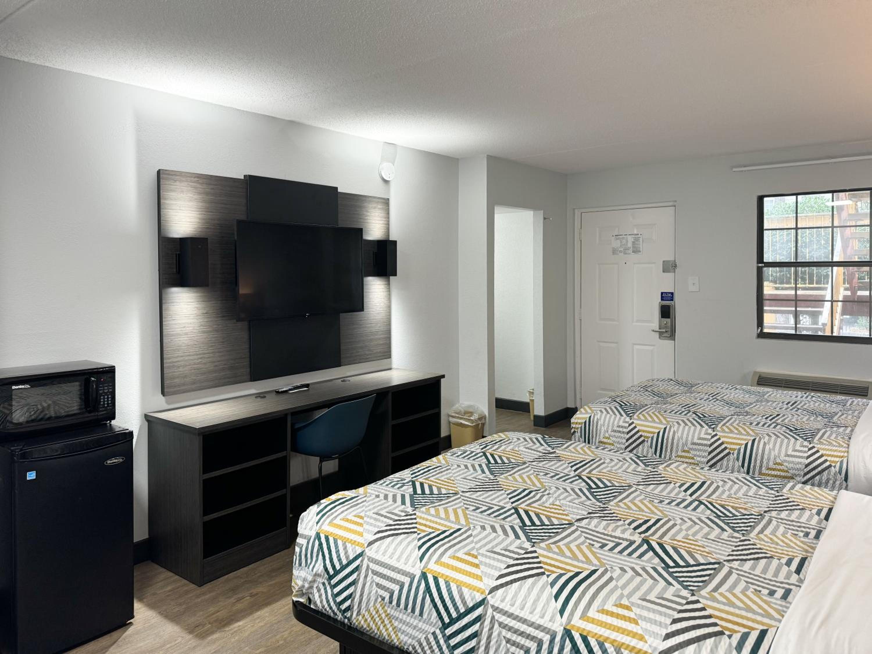 Quadruple Room - Smoking - Photo 7