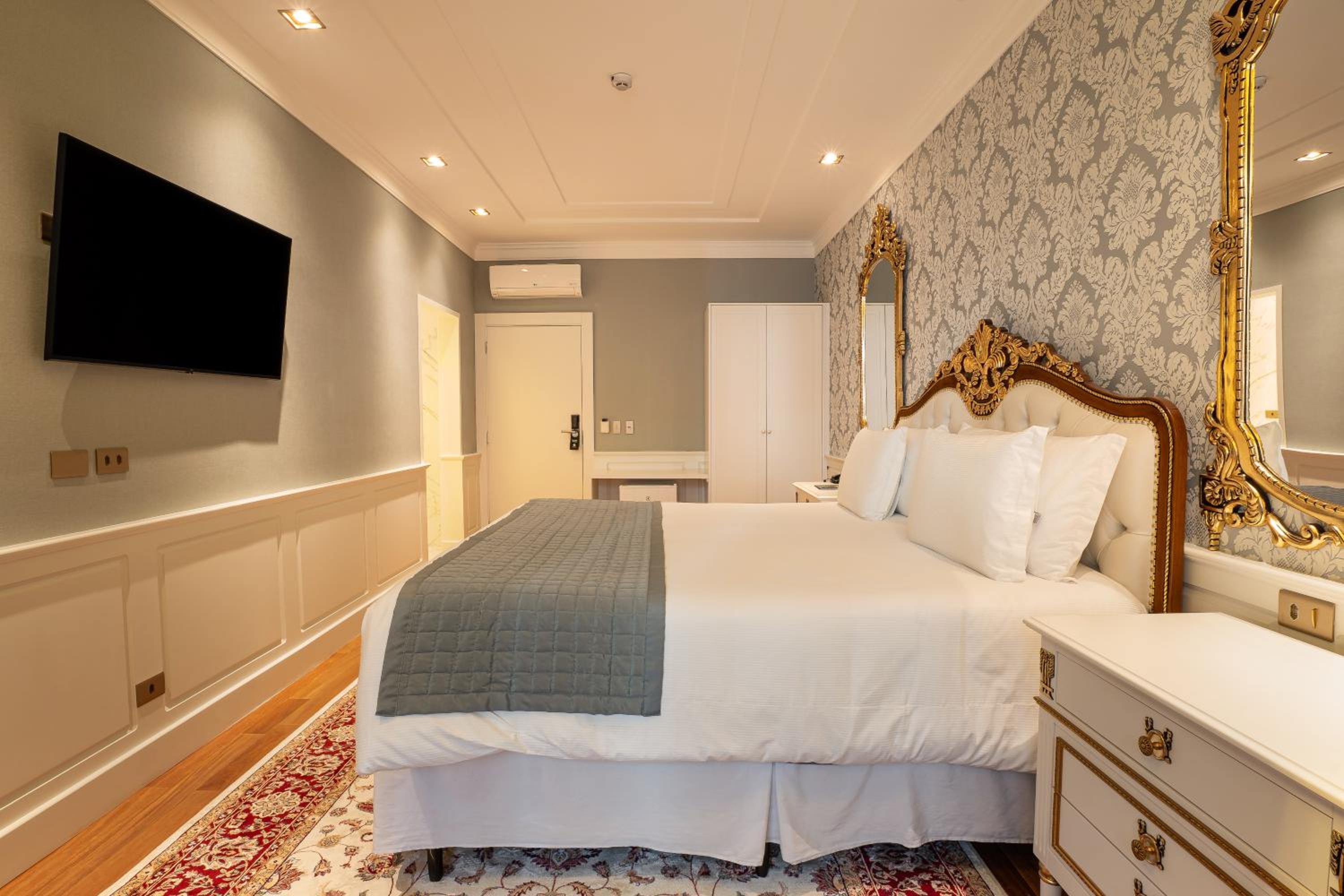 King Suite with Spa Bath