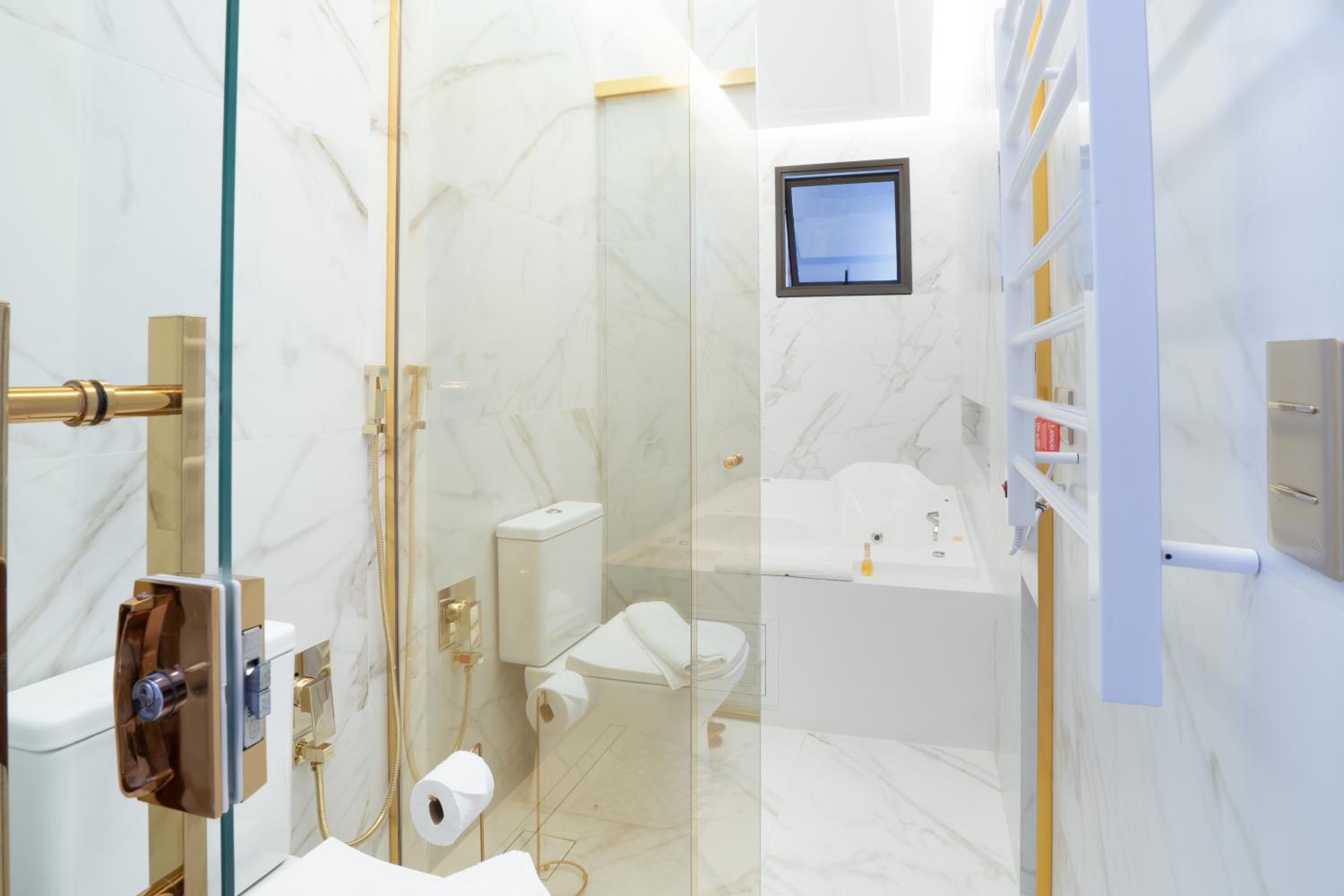 King Suite with Spa Bath thumbnail 5