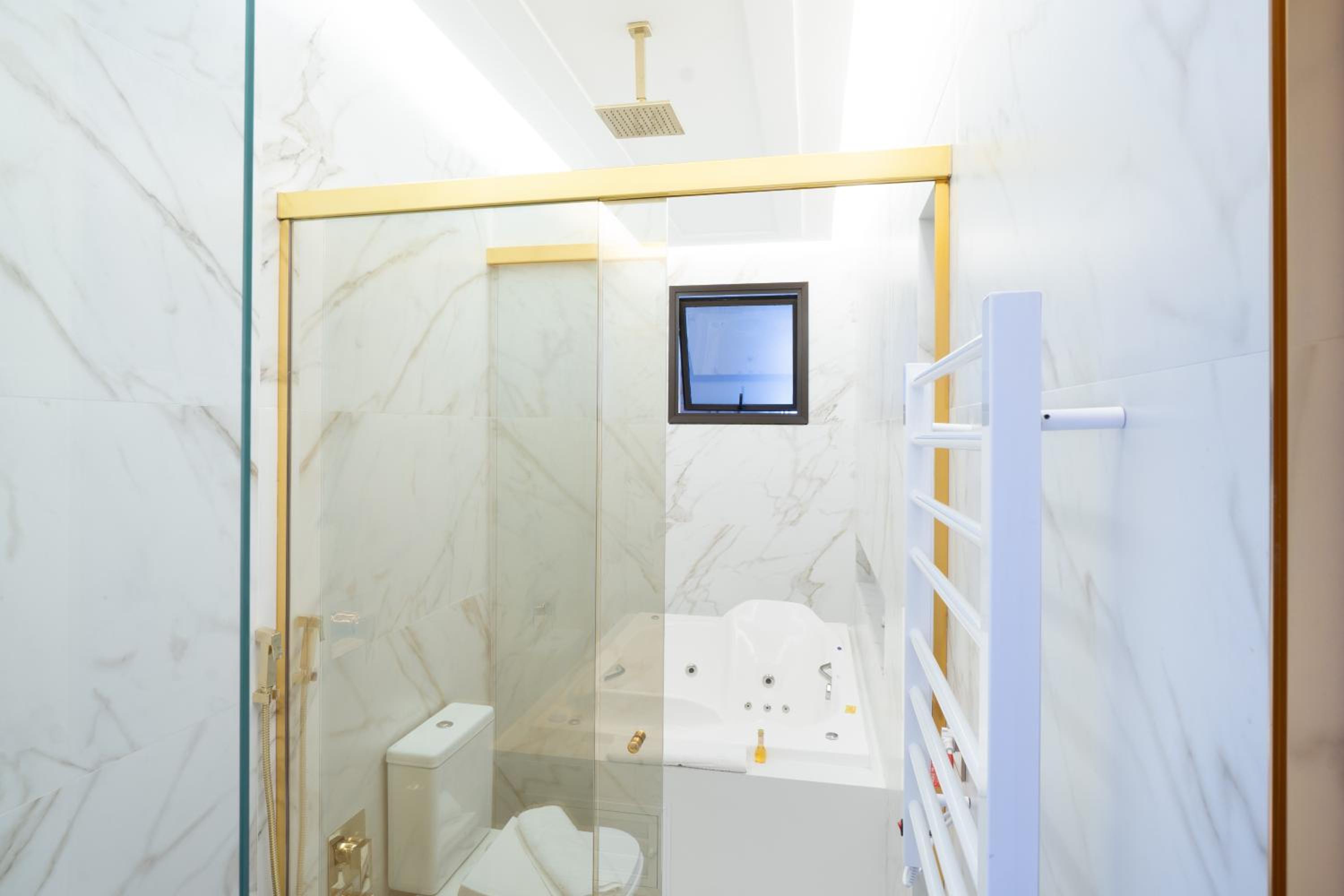 Master Double or Twin Room thumbnail 6