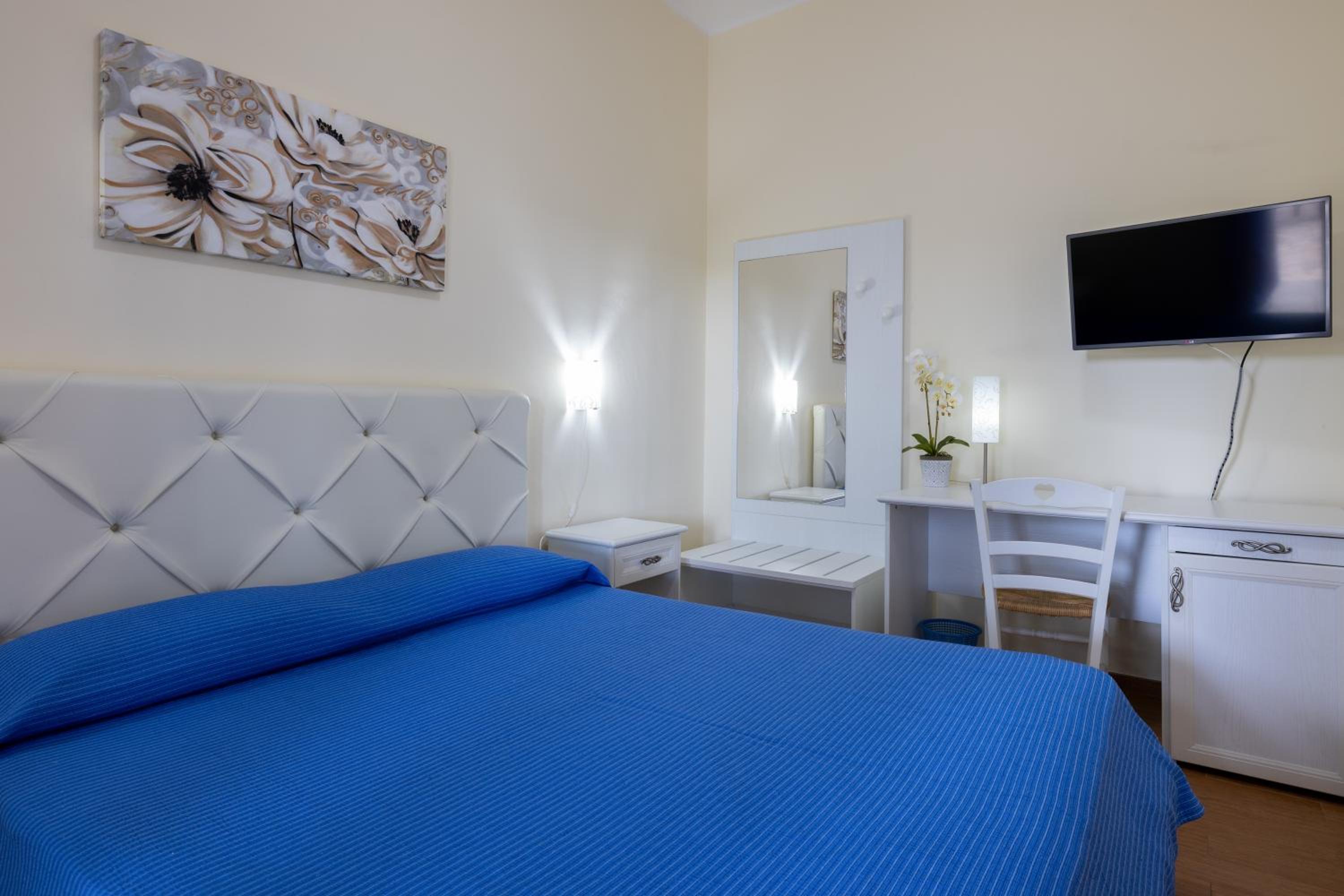 Deluxe Double Room with Balcony photo 1