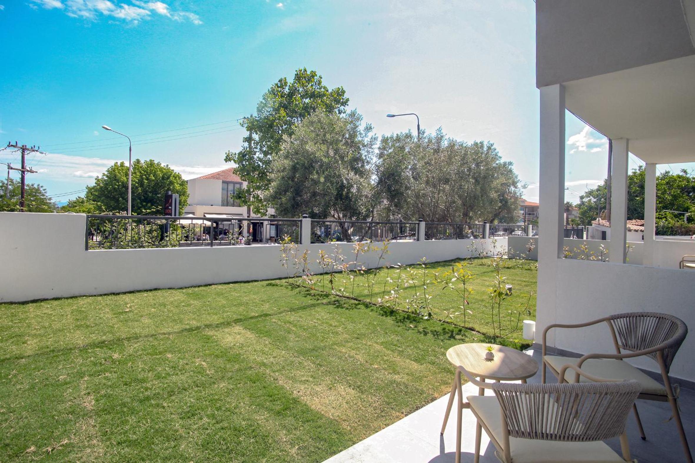 Triple Room with Garden View photo 2