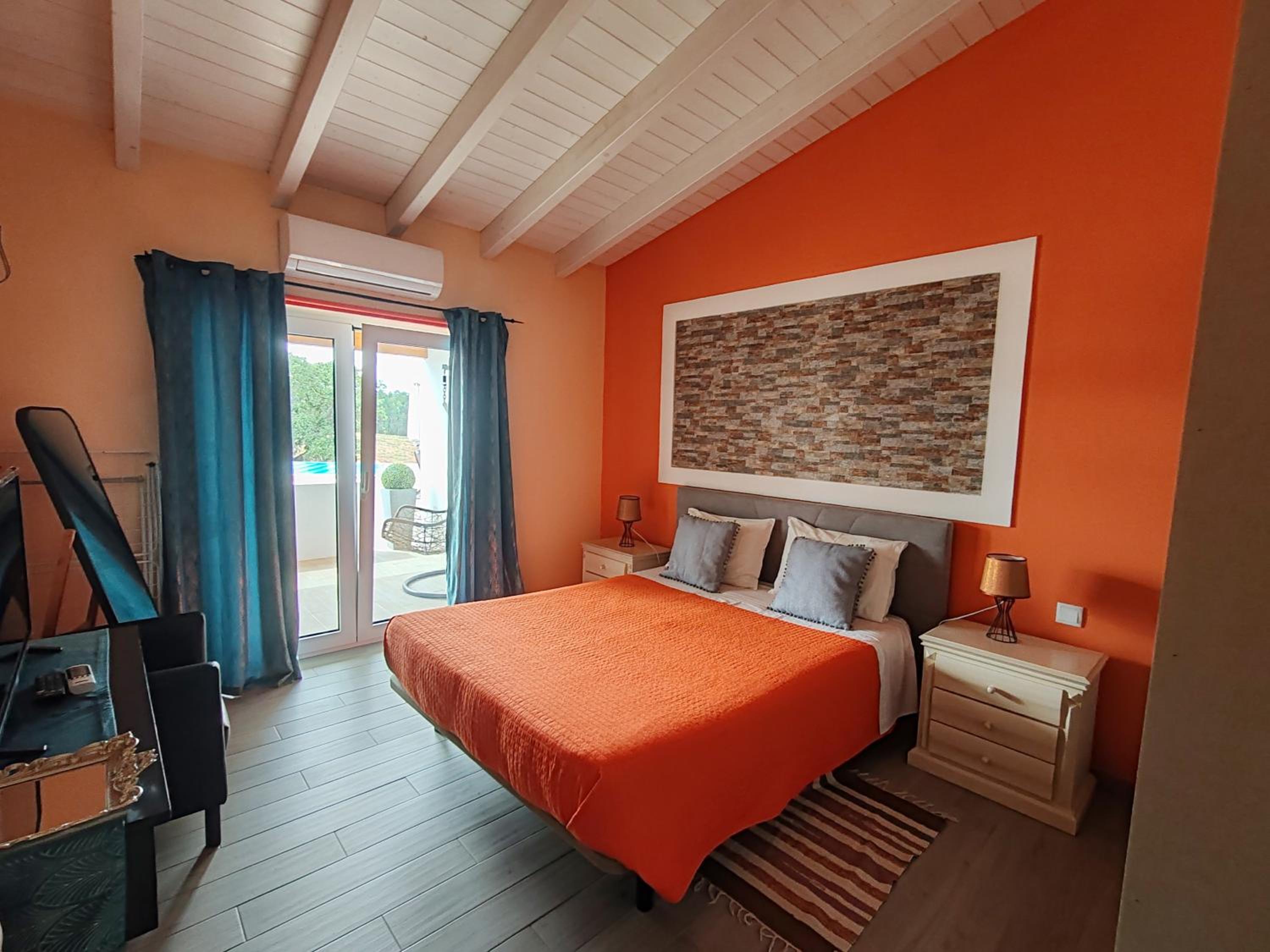 Double Room with Pool View - Photo 9