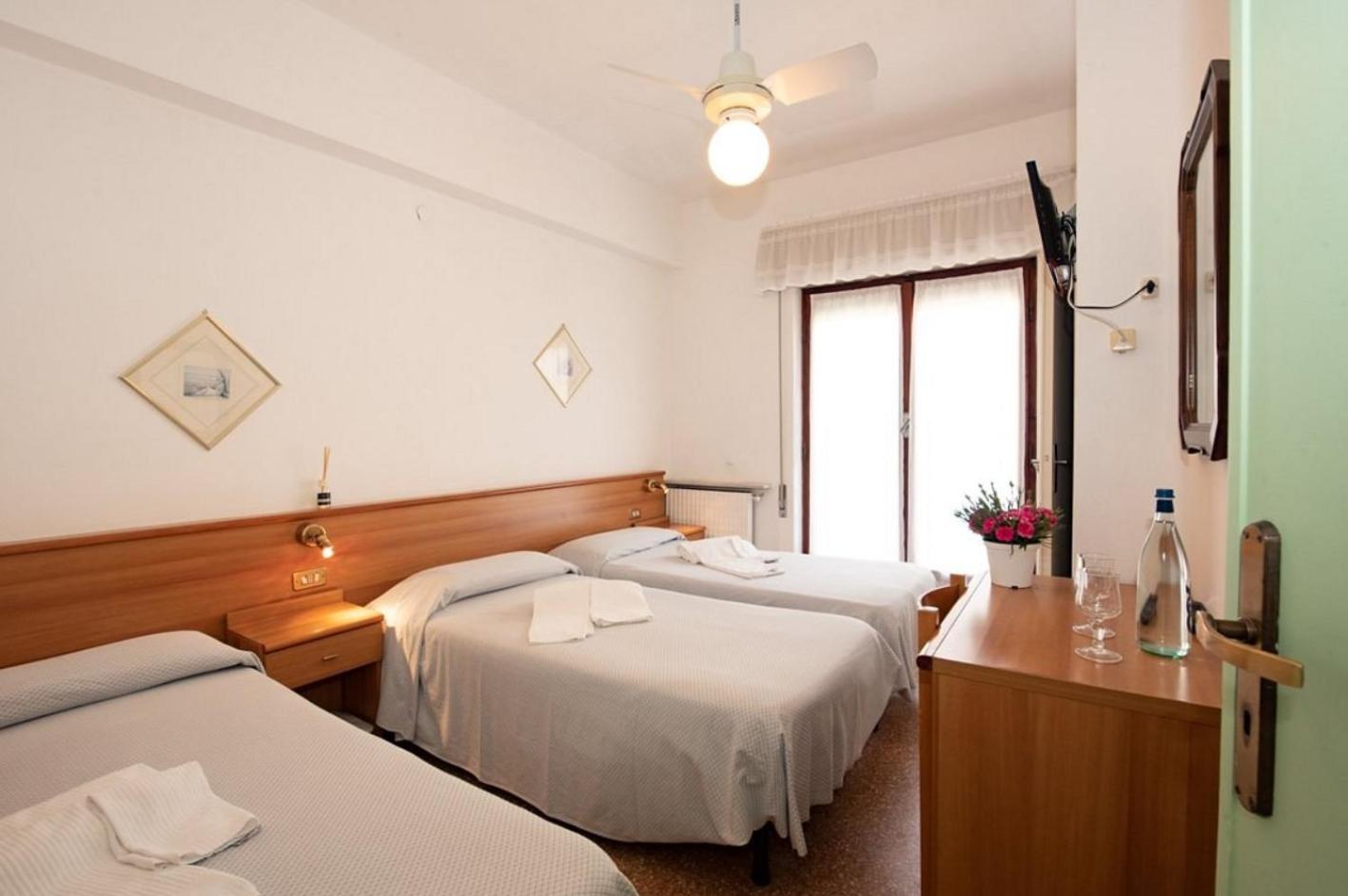 Standard Triple Room with Sea View photo 2