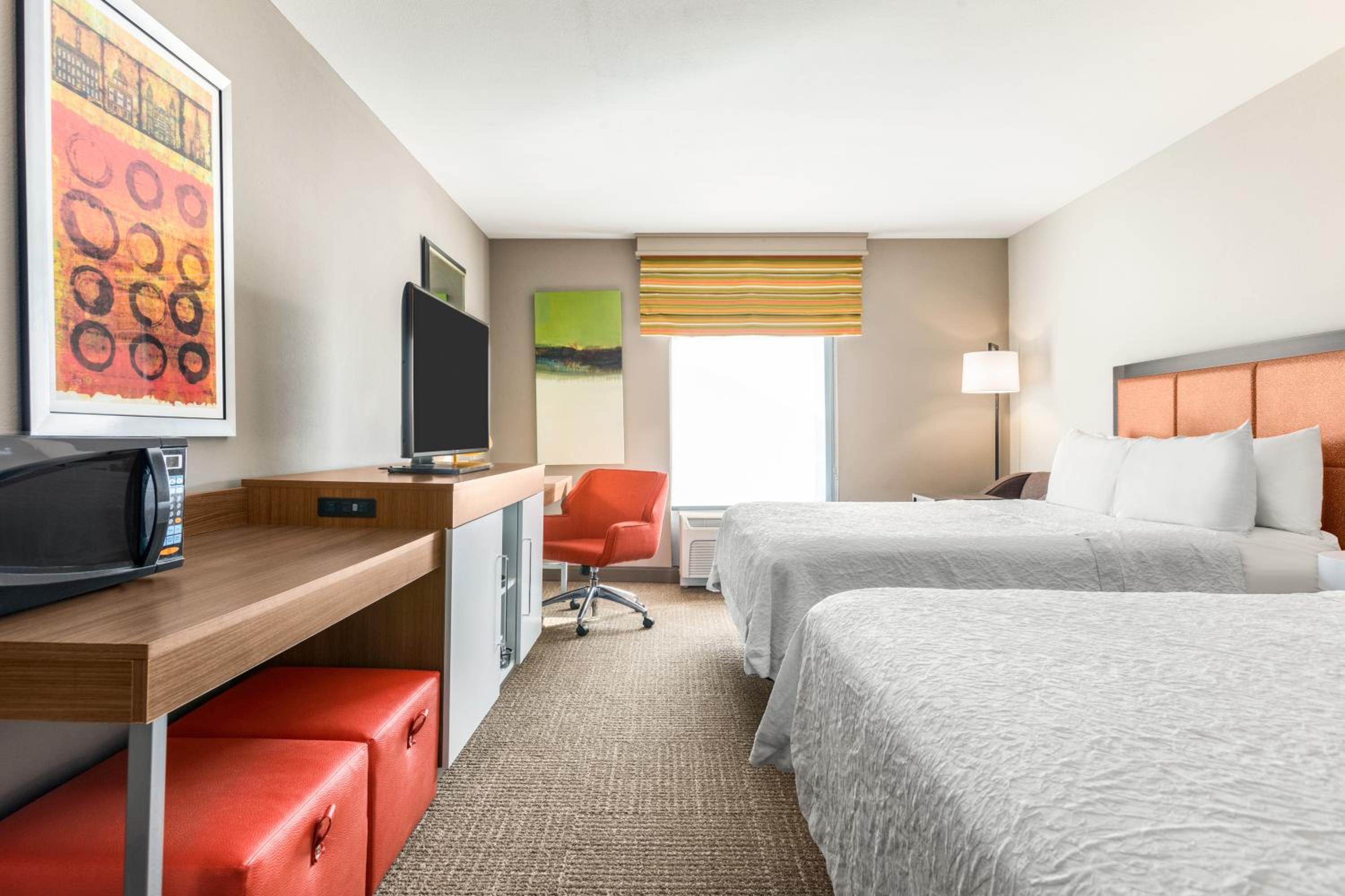 Queen Room with Two Queen Beds - Mobility Access/Non-Smoking photo 2