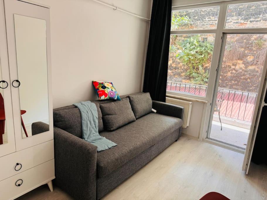 Three-Bedroom Apartment photo 2