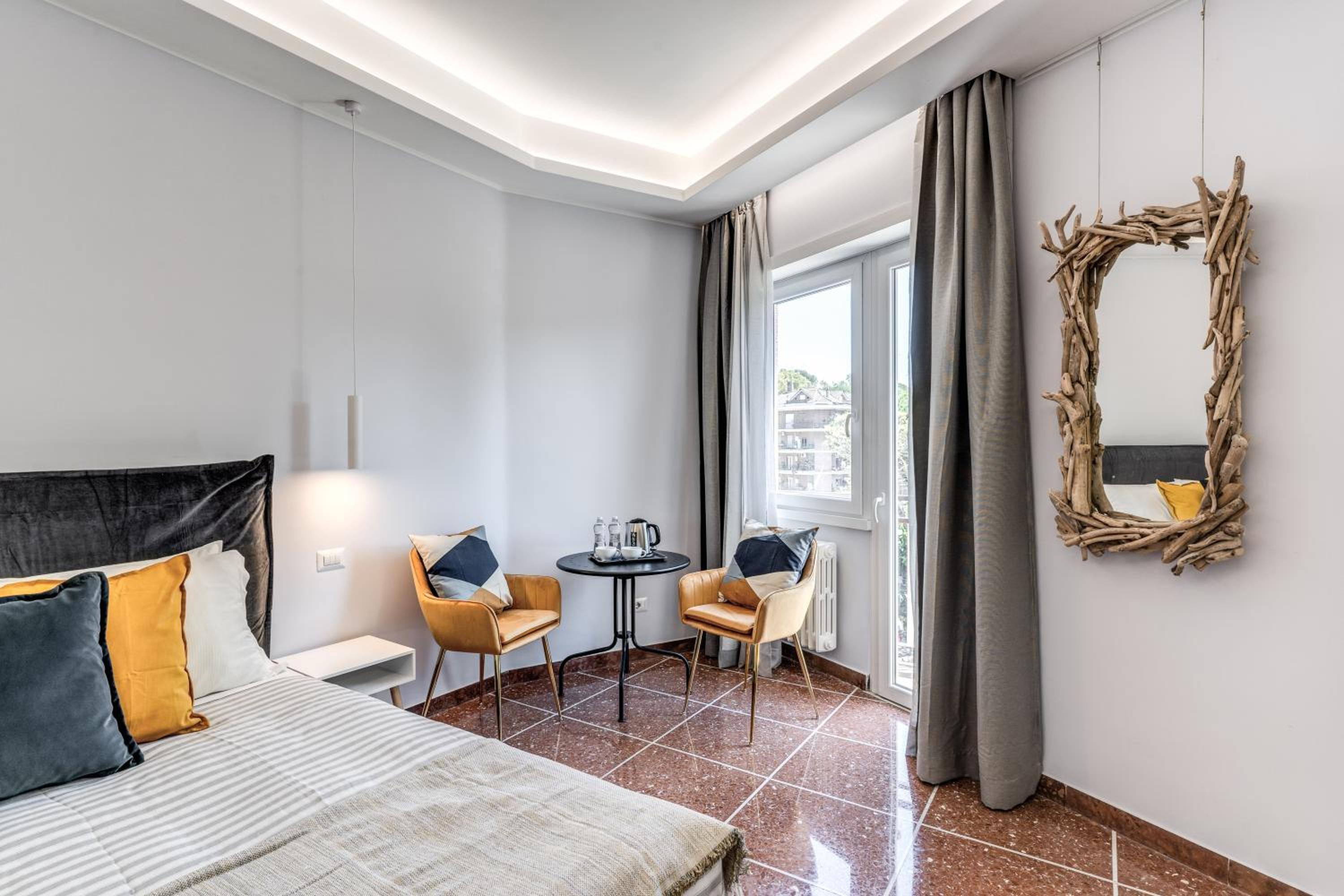 Queen Room with Balcony photo 2