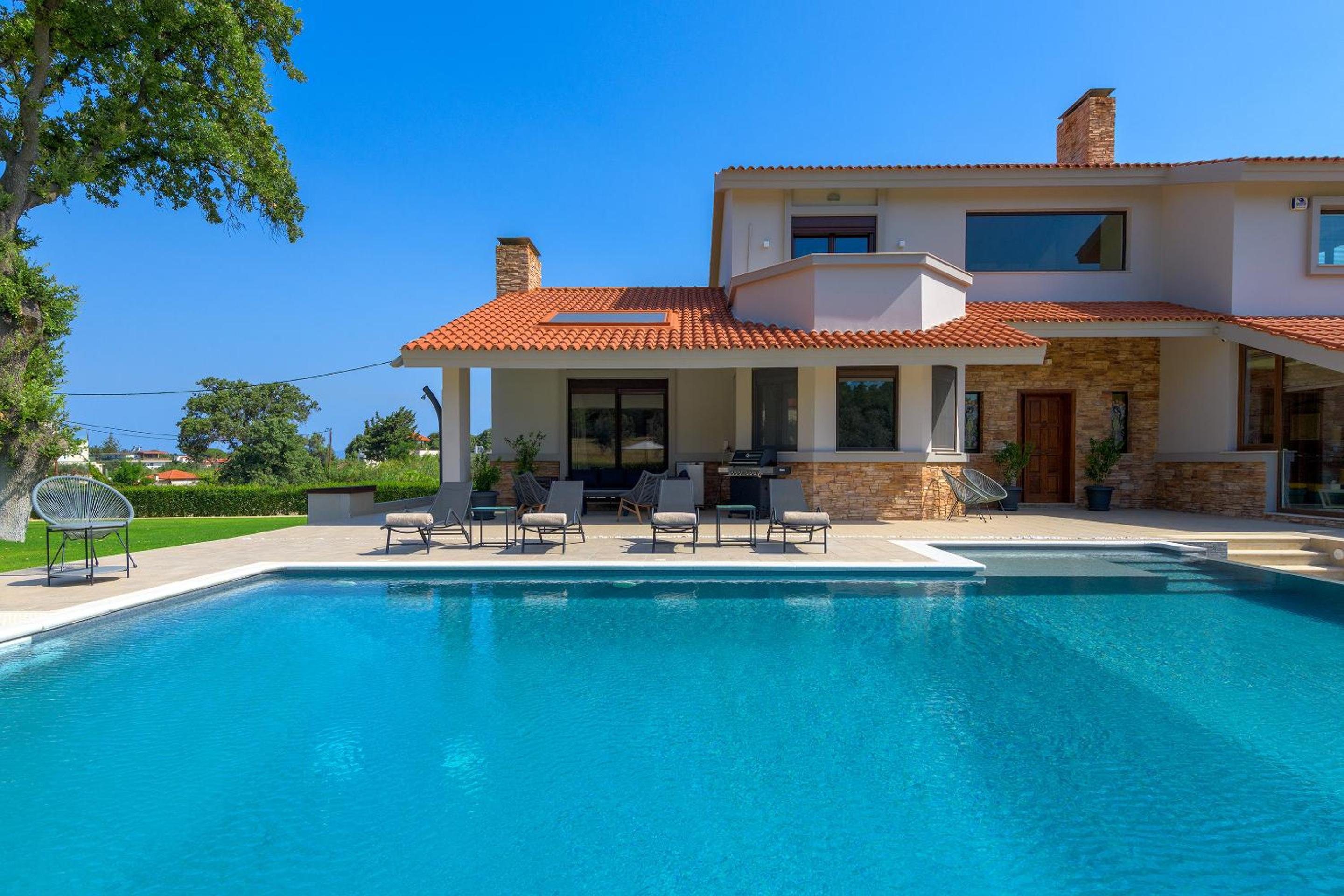 Villa photo 2