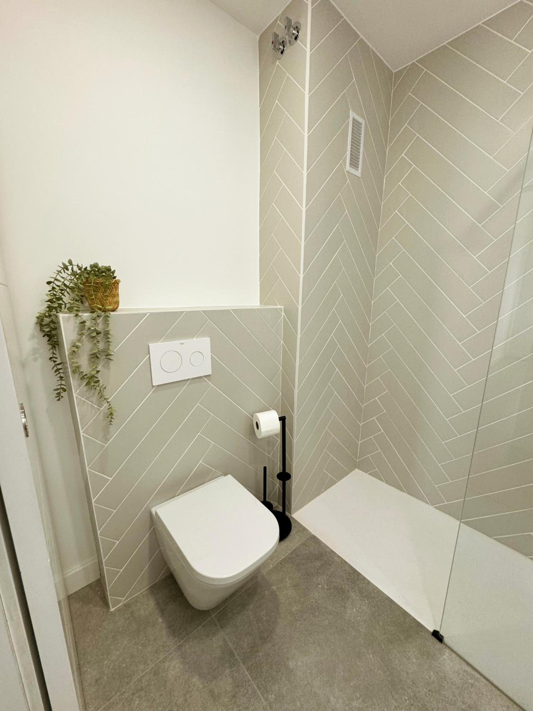Three-Bedroom Apartment photo 2