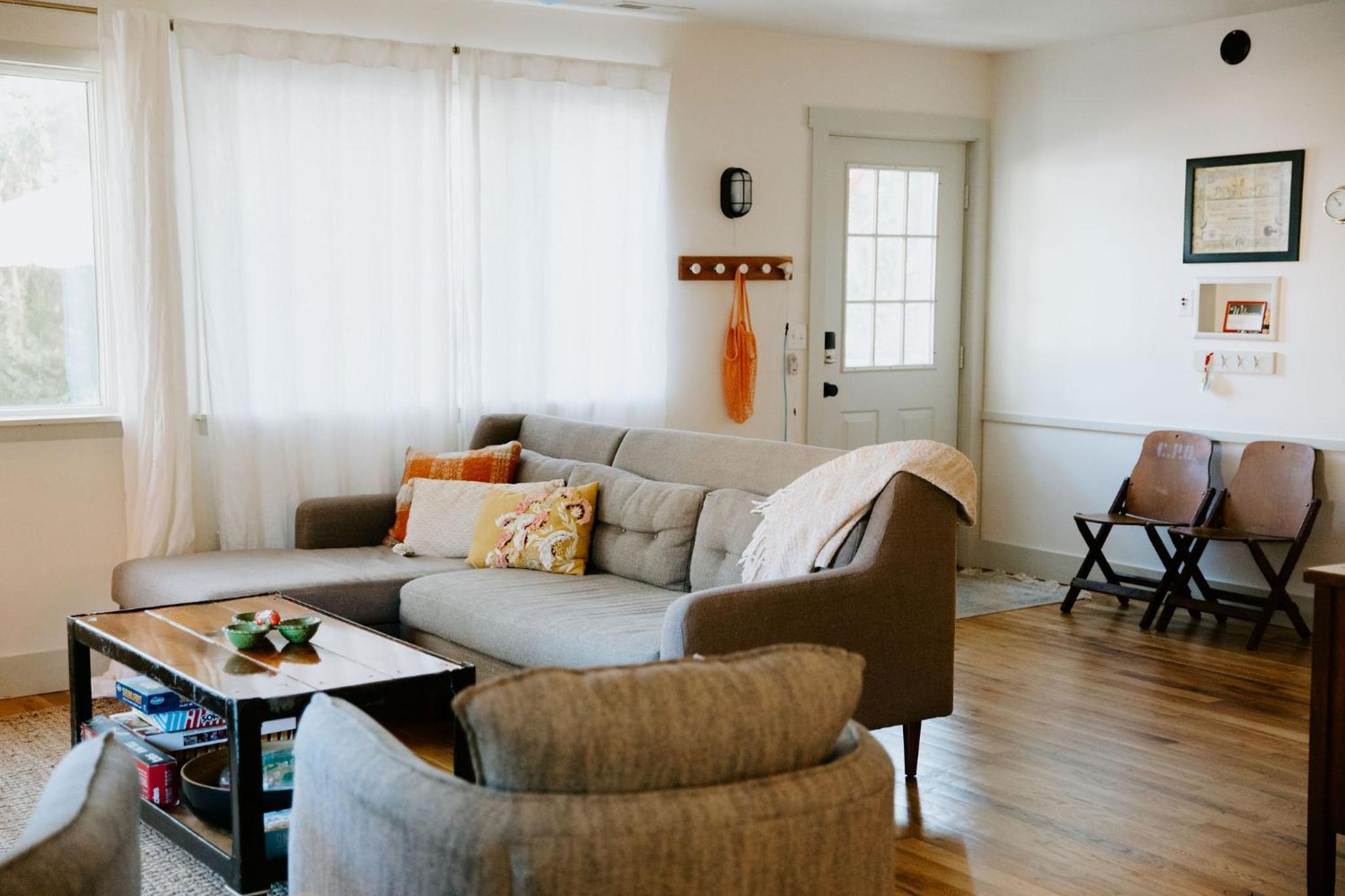 Three-Bedroom House - Photo 14