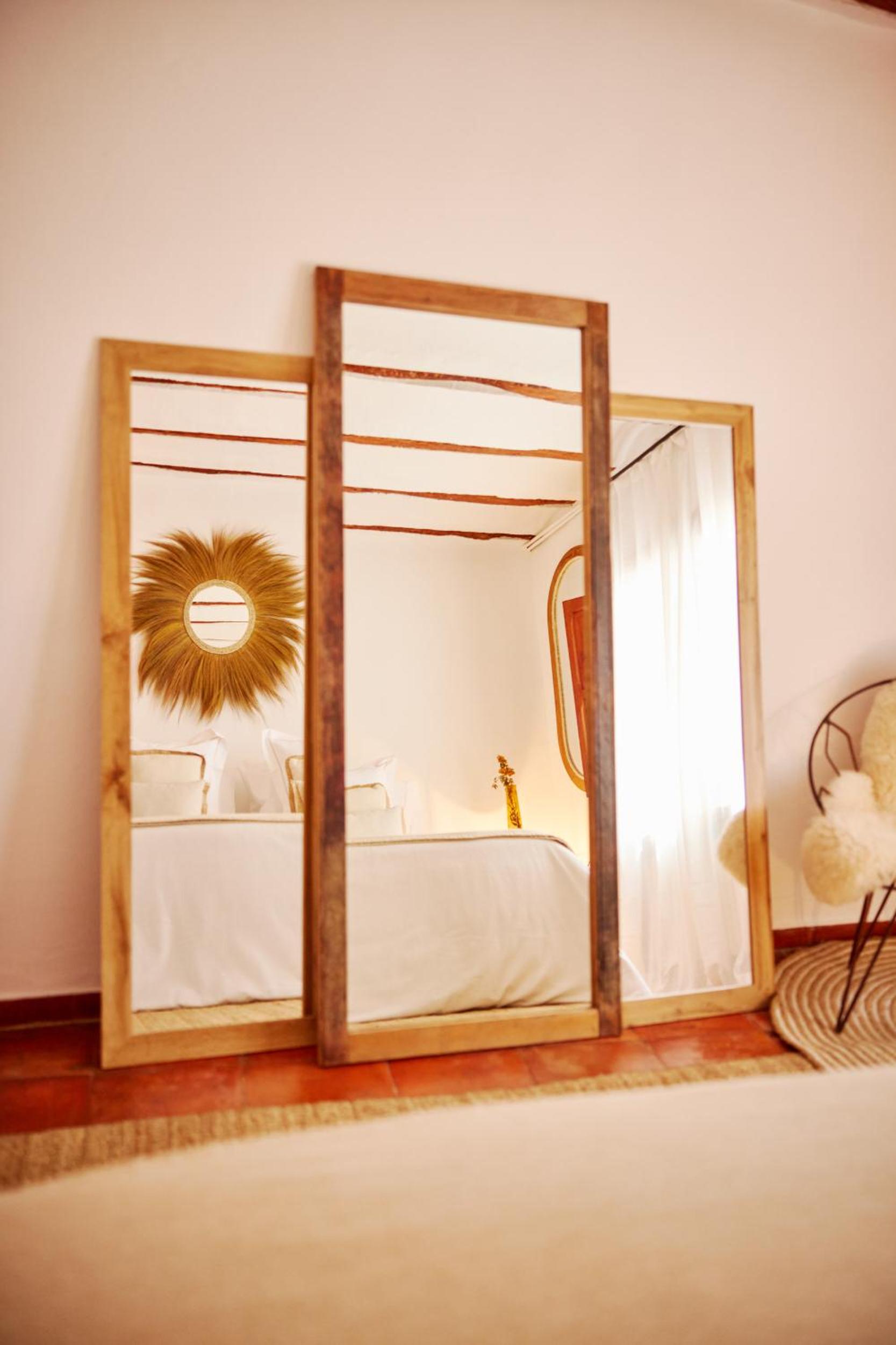 Deluxe Queen Suite - Photo 21